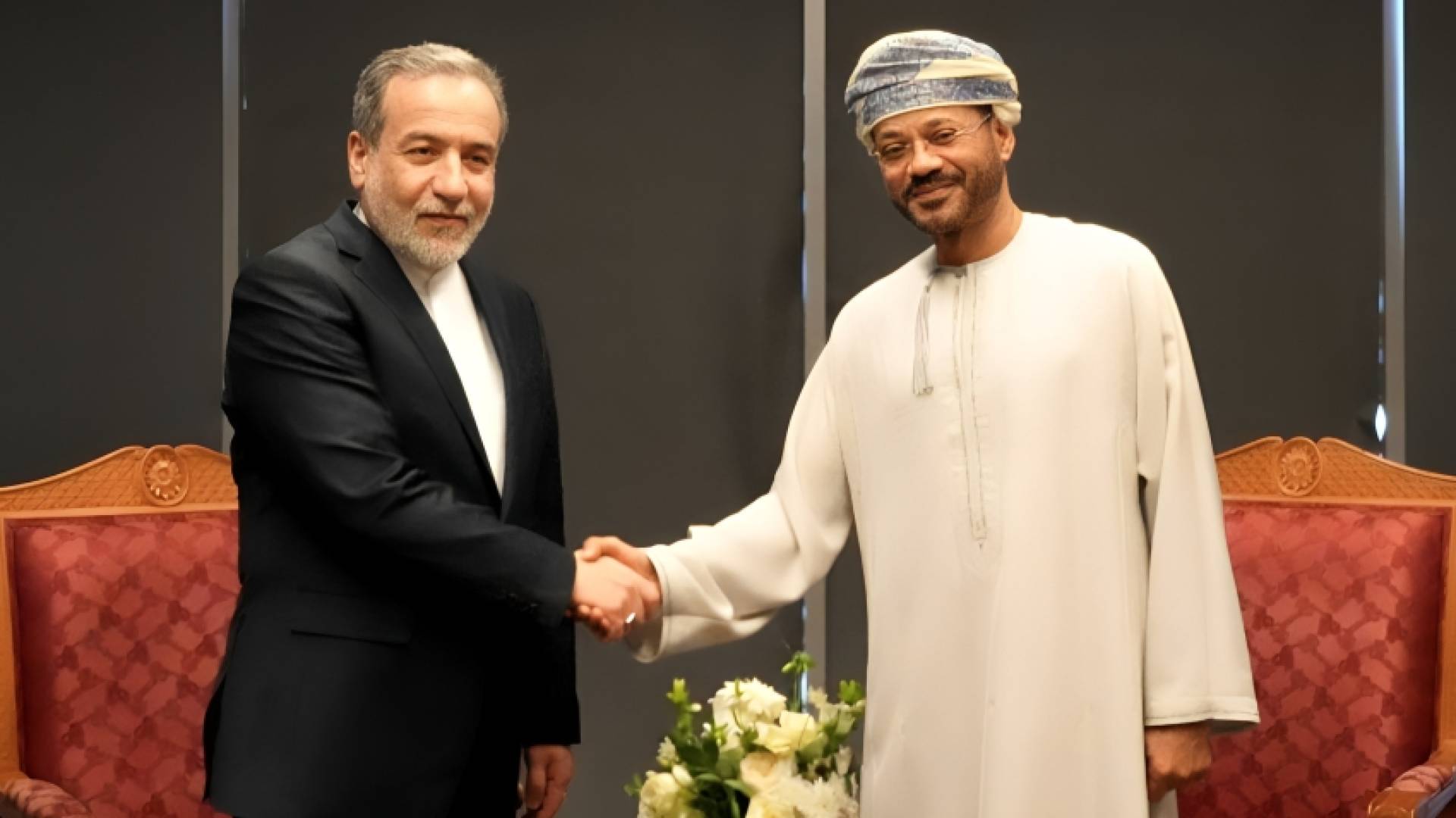 عراقجي يسلم مواقف إيران لنظيره العماني