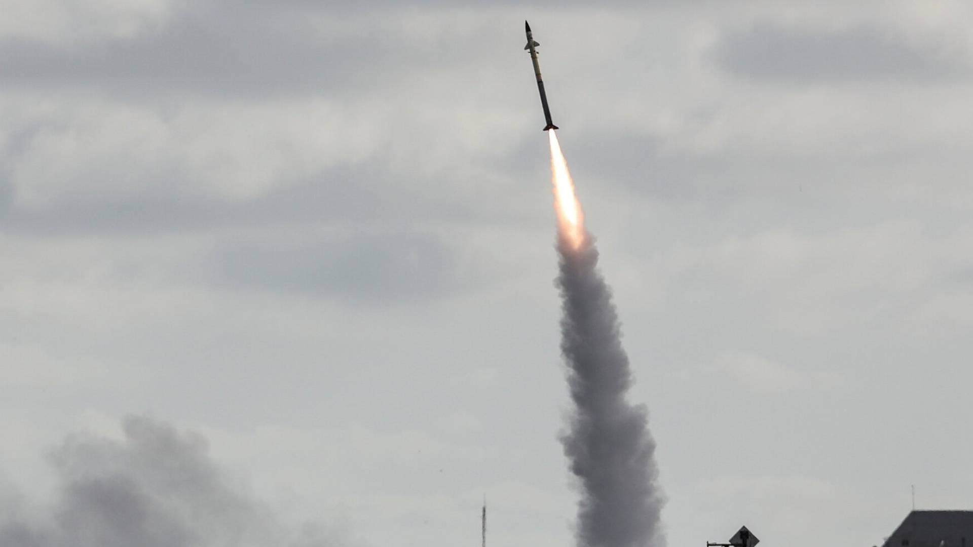 إطلاق صاروخ