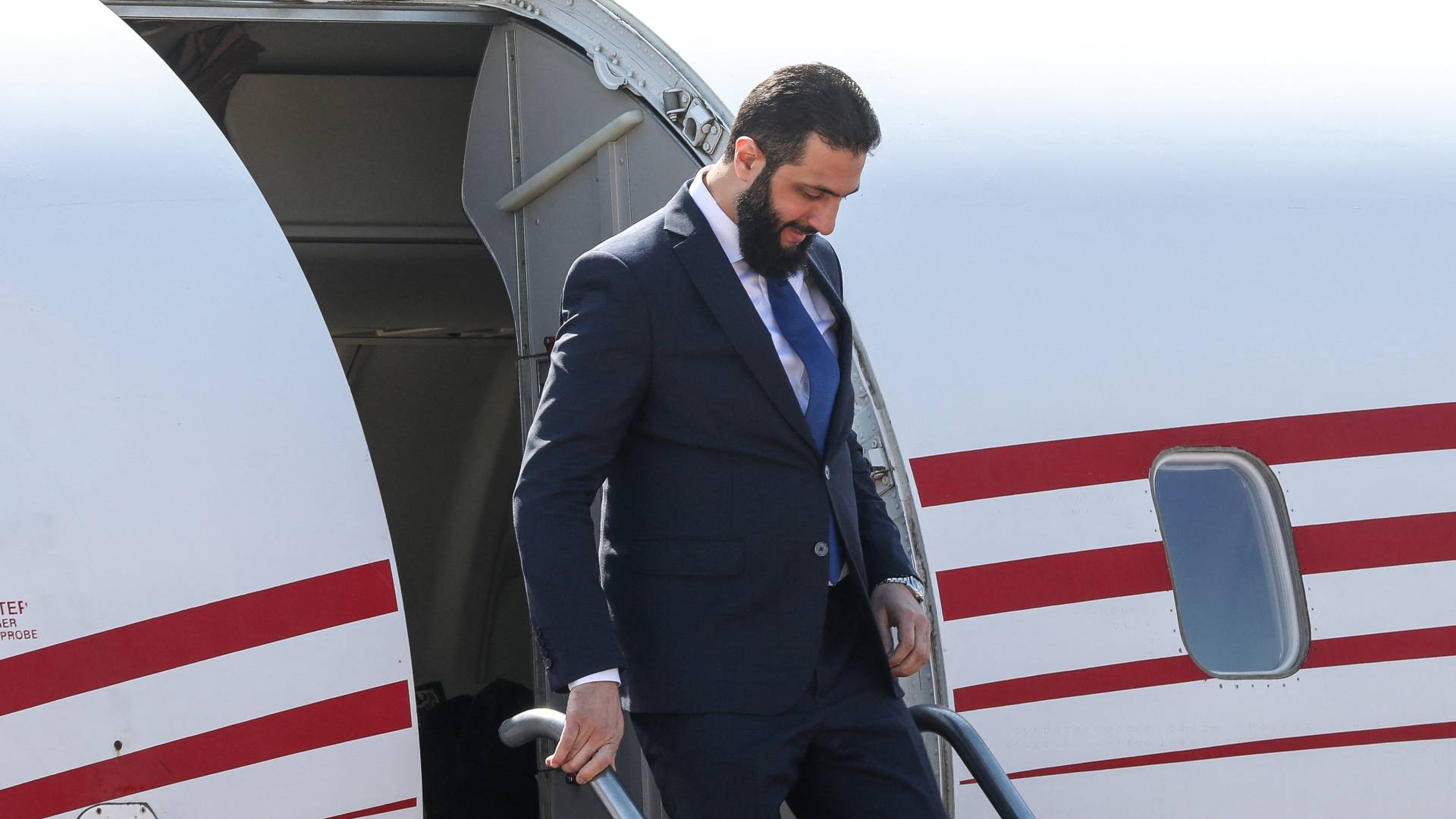 الشرع يتوجه لزيارة قطر للمرة الأولى منذ توليه رئاسة سوريا