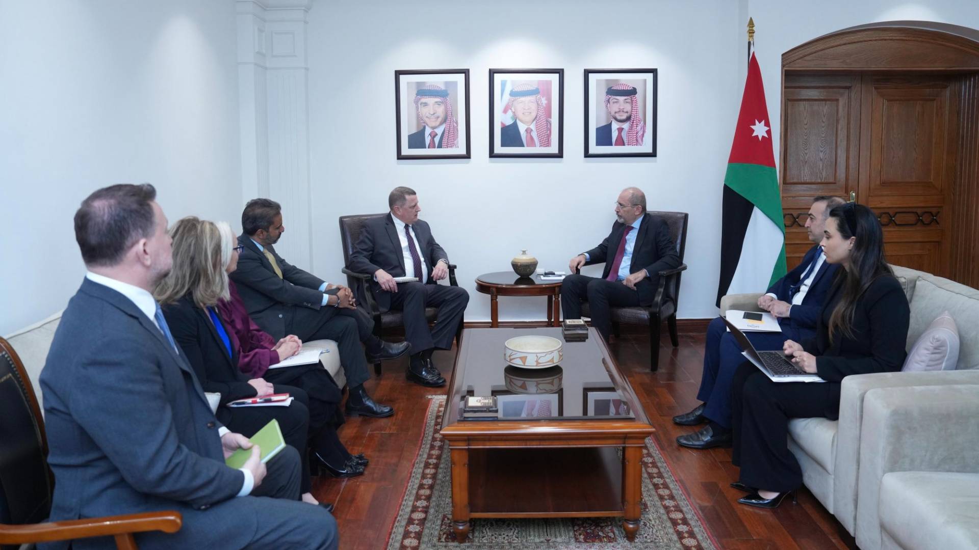 الصفدي يلتقي كبير موظفي لجنة مخصصات الخارجية في مجلس الشيوخ الأمريكي