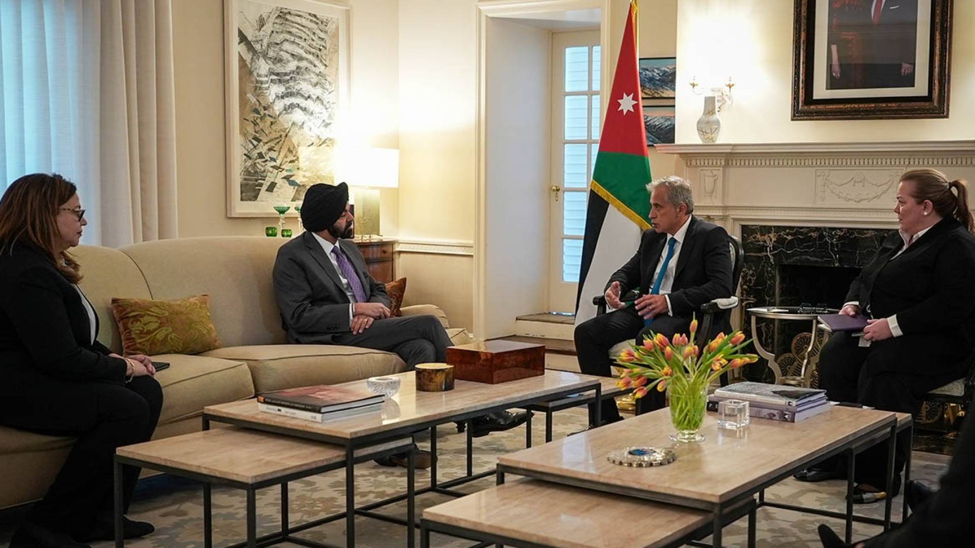 رئيس الوزراء يلتقي عددا من كبار مسؤولي الإدارة الأمريكية في واشنطن - صورة