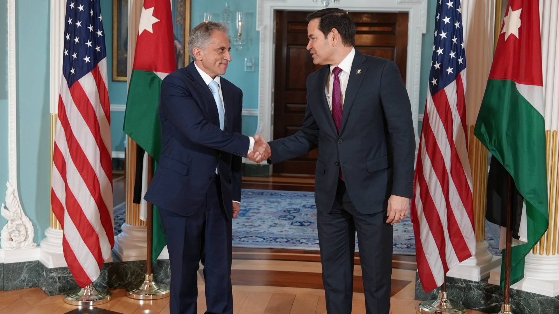 رئيس الوزراء: نثمن عاليا التزام أمريكا بدعم أمن الأردن ومساندة رؤية التحديث الاقتصادي