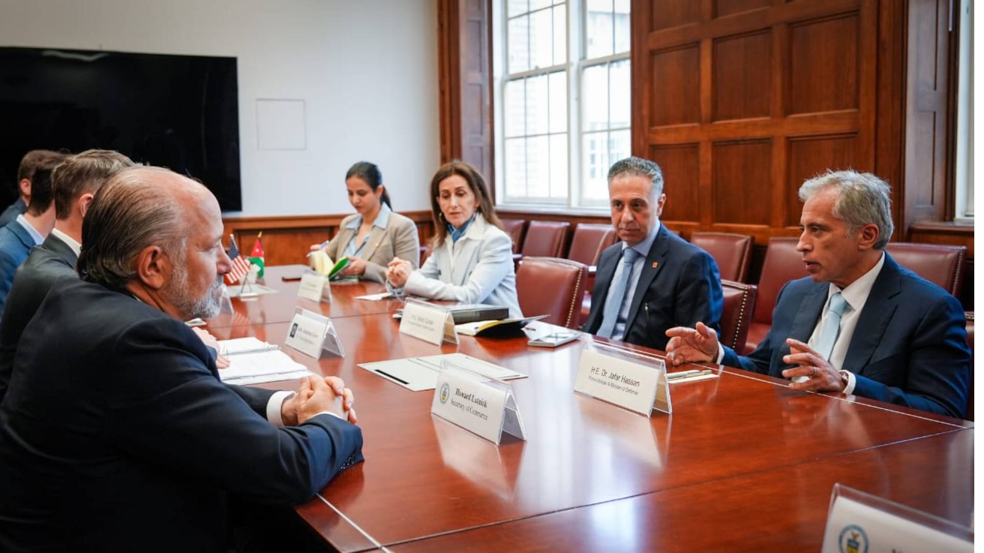 رئيس الوزراء يجري مباحثات مع عدد من كبار المسؤولين في الإدارة الأمريكية