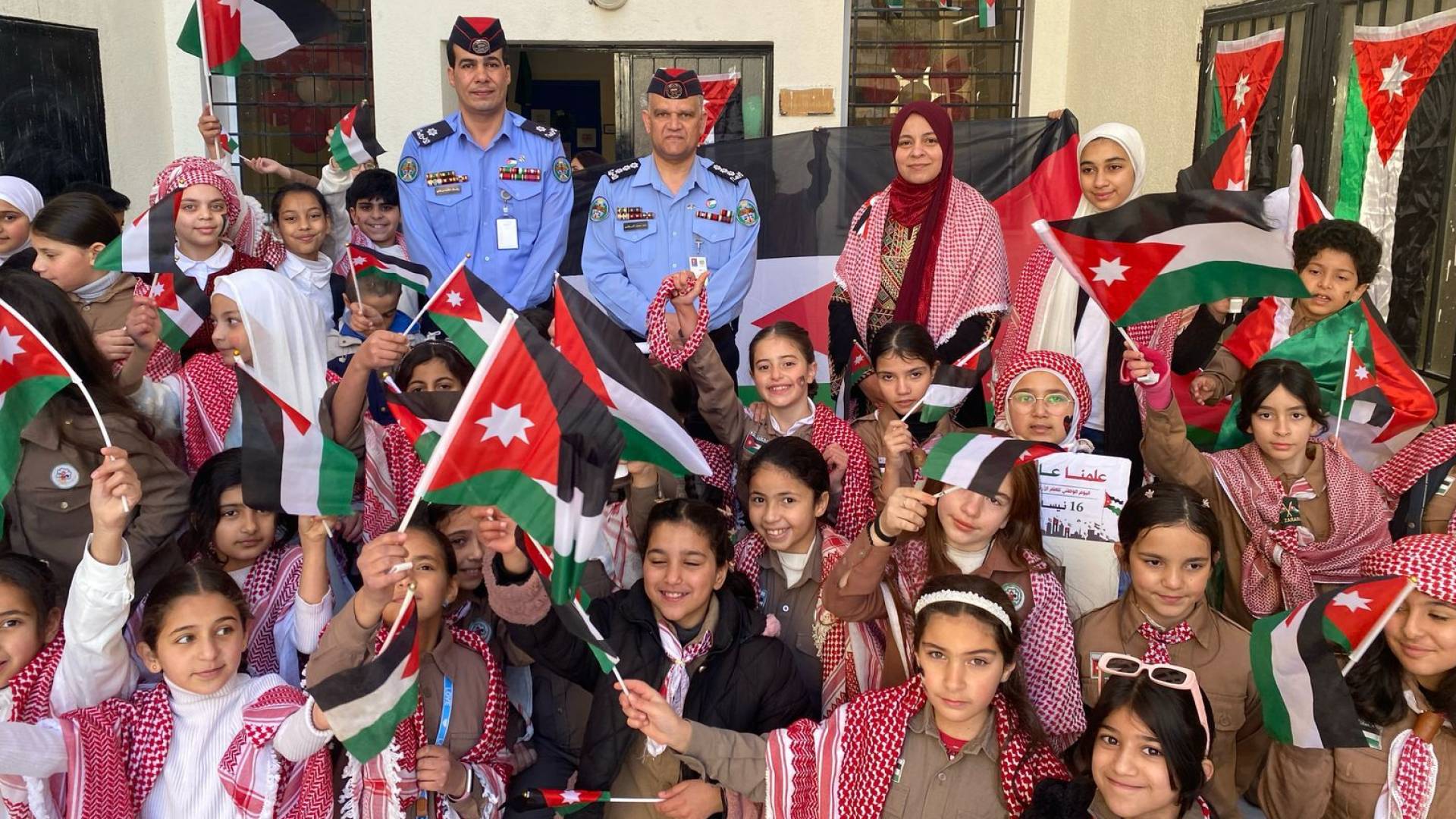 من احتفالات الأردنيين بيوم العلم