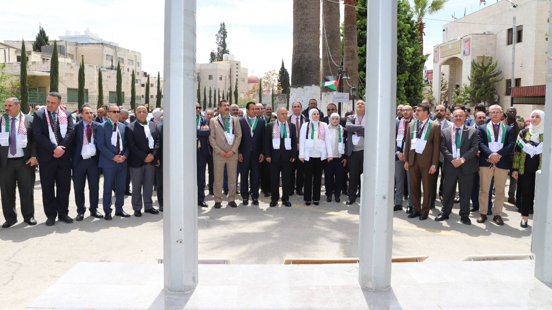 وزير التربية والتعليم يرعى احتفال الأسرة التربوية والتعليمية بيوم العلم الأردني