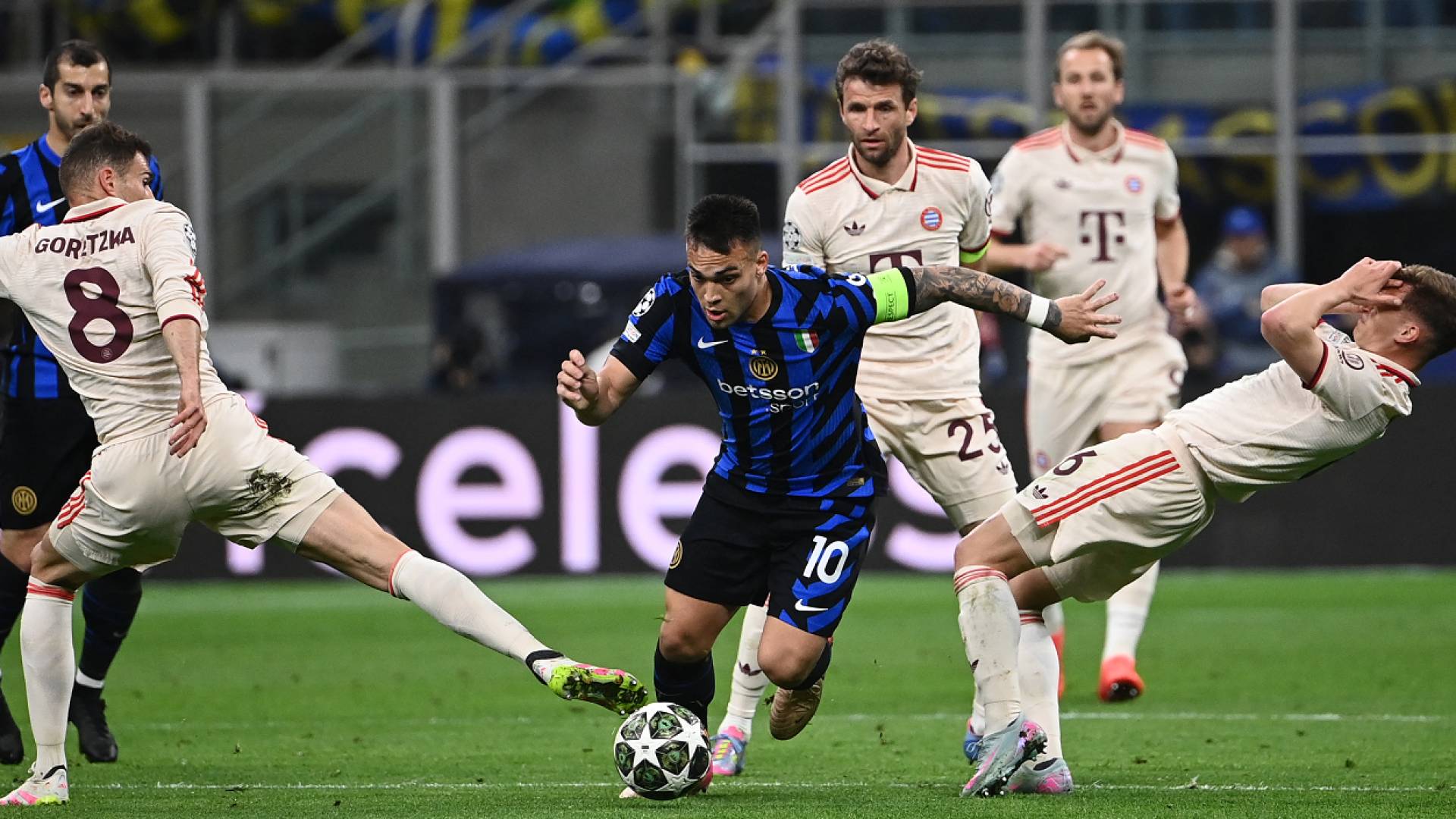 الإنتر يتعادل مع بايرن ميونخ ويضرب موعدا مع برشلونة في نصف النهائي