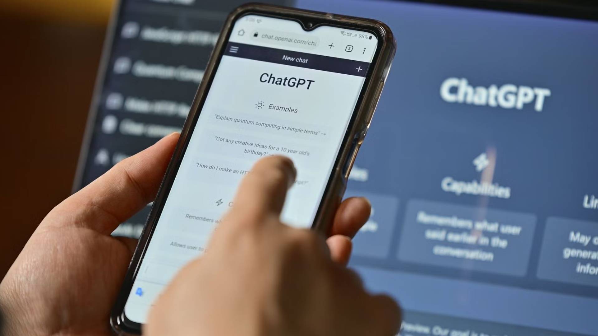 ChatGPT.. ثورة الذكاء الاصطناعي التي تعيد تشكيل مستقبل التواصل والعمل