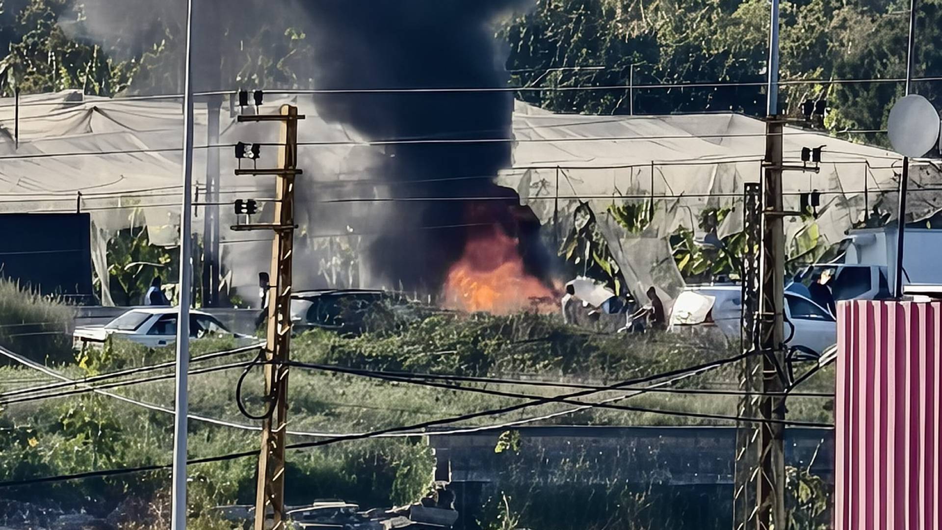 غارة لطيران الاحتلال تستهدف سيارة على أوتوستراد صيدا - صور جنوب لبنان