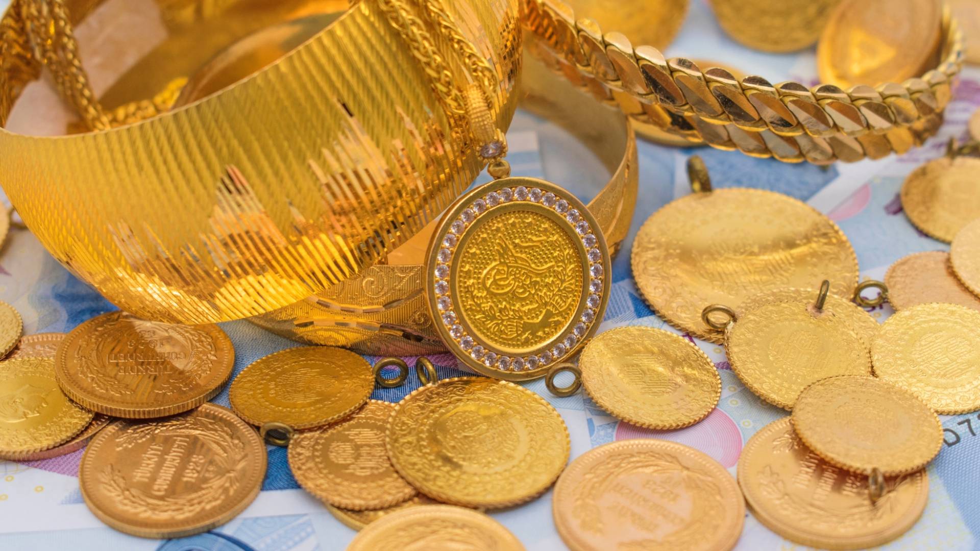 ليرات ذهب ومصاغ ذهبية "أرشيفية"