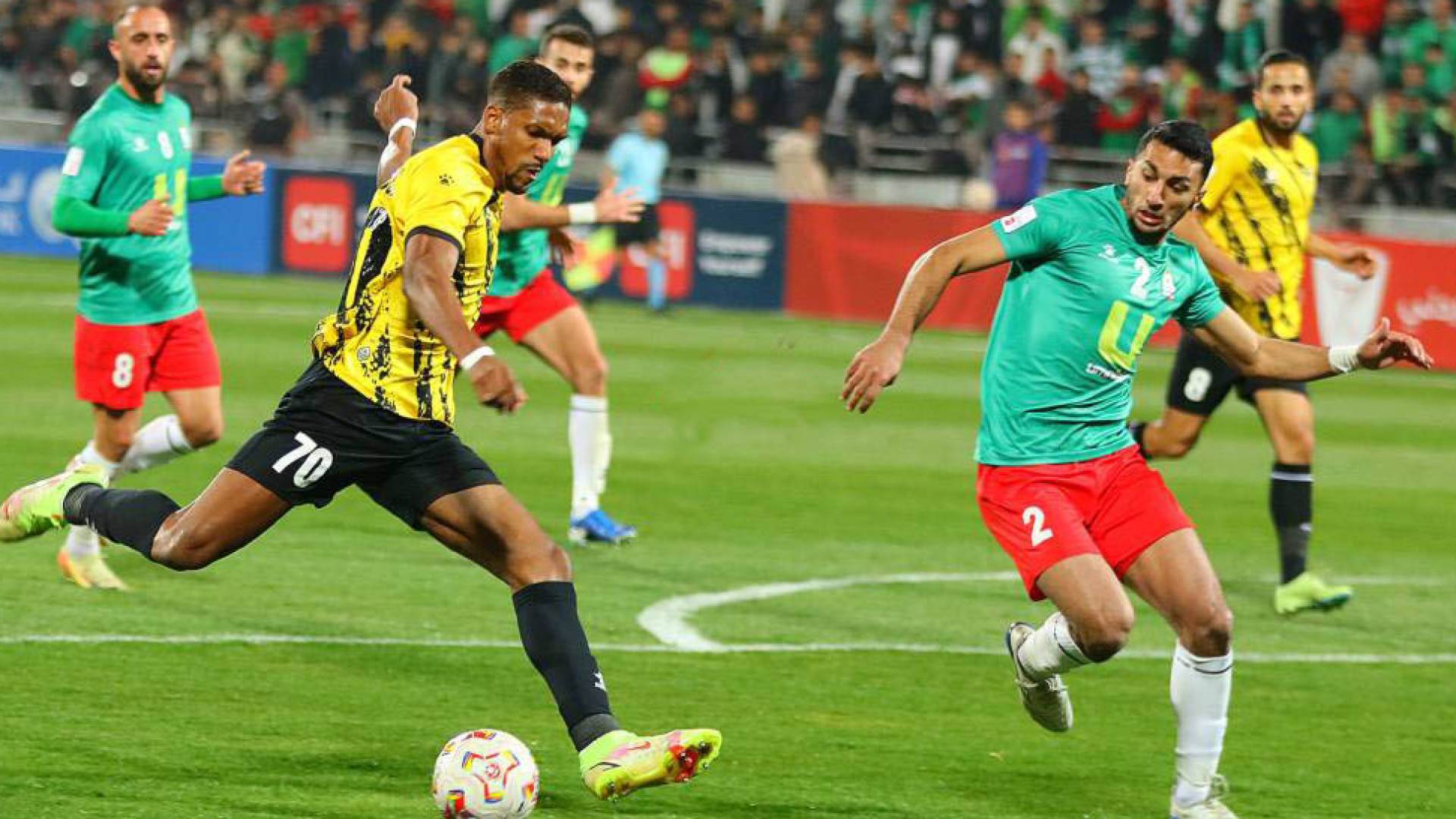 من مباراة سابقة بين الوحدات والحسين