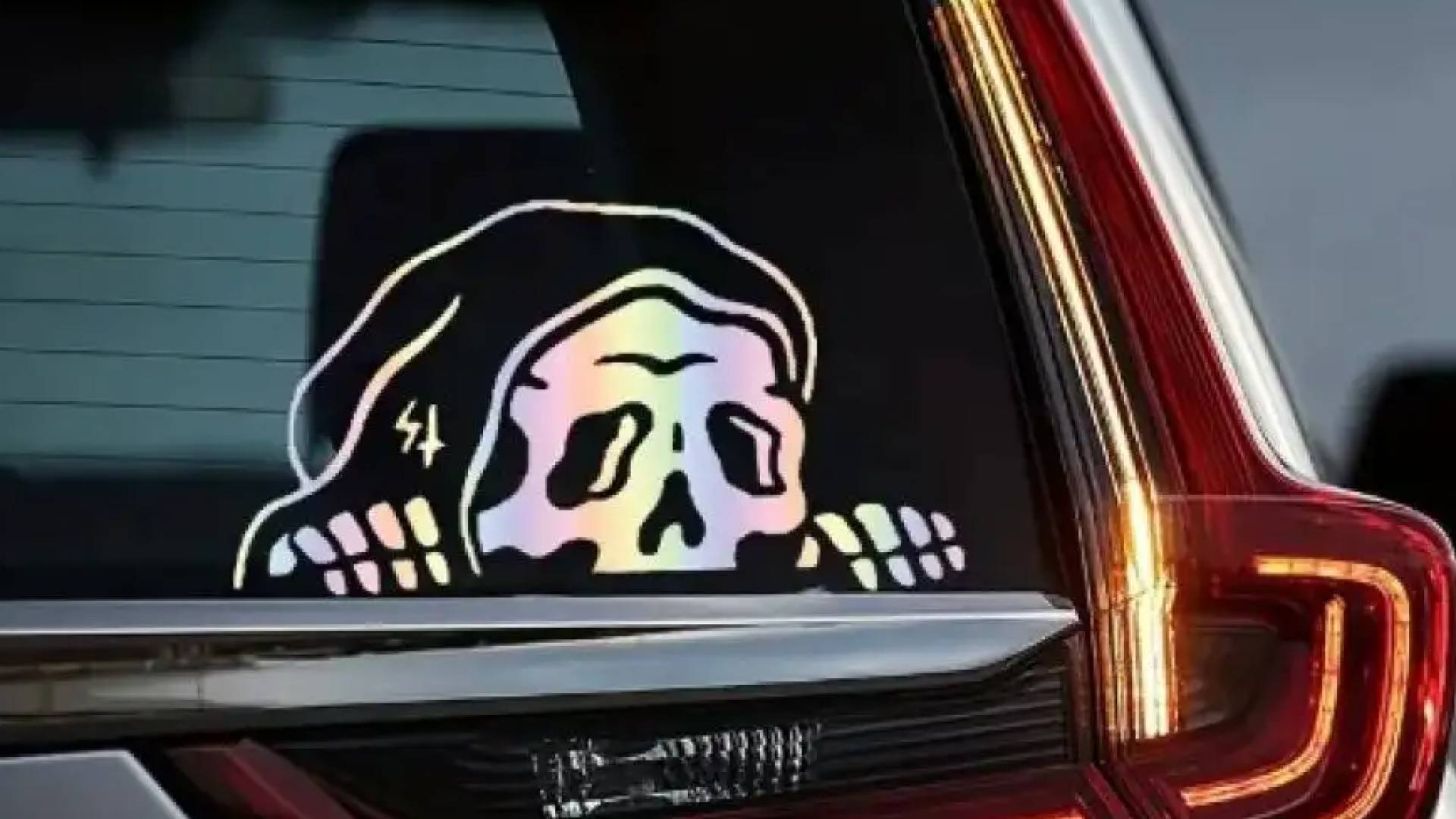 الملصقات على المركبات