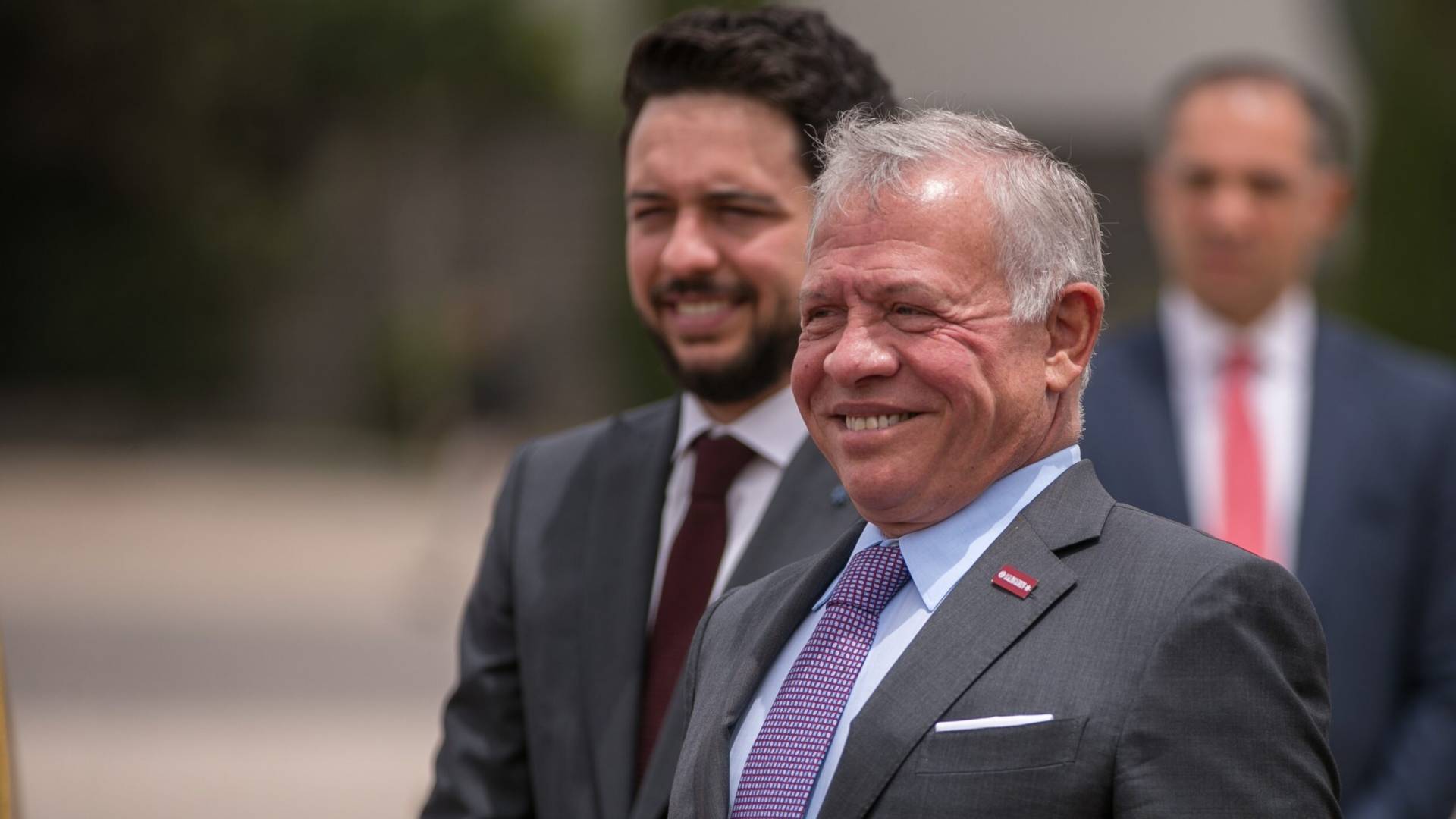 جلالة الملك وولي العهد يصلان إلى جدة.. فيديو