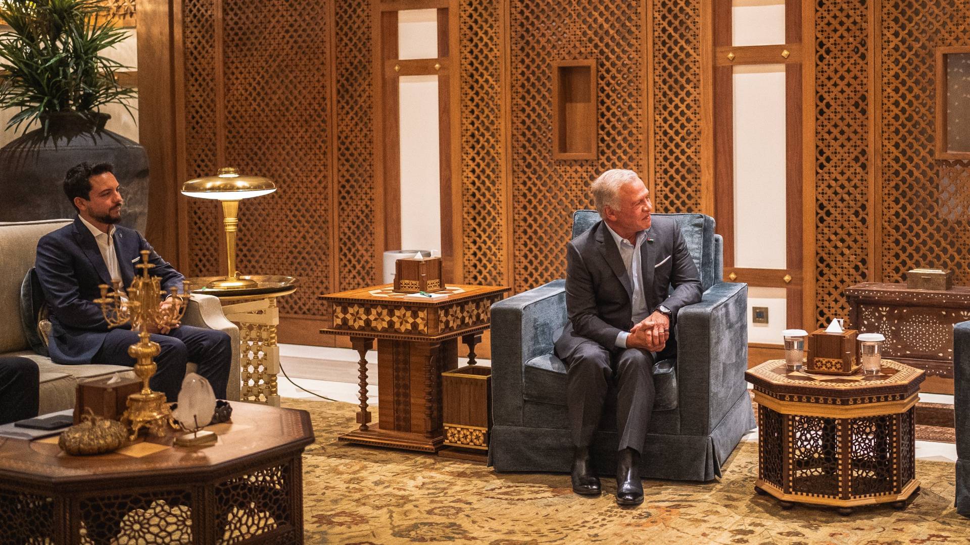 الملك يعود إلى أرض الوطن بعد زيارة عمل إلى السعودية