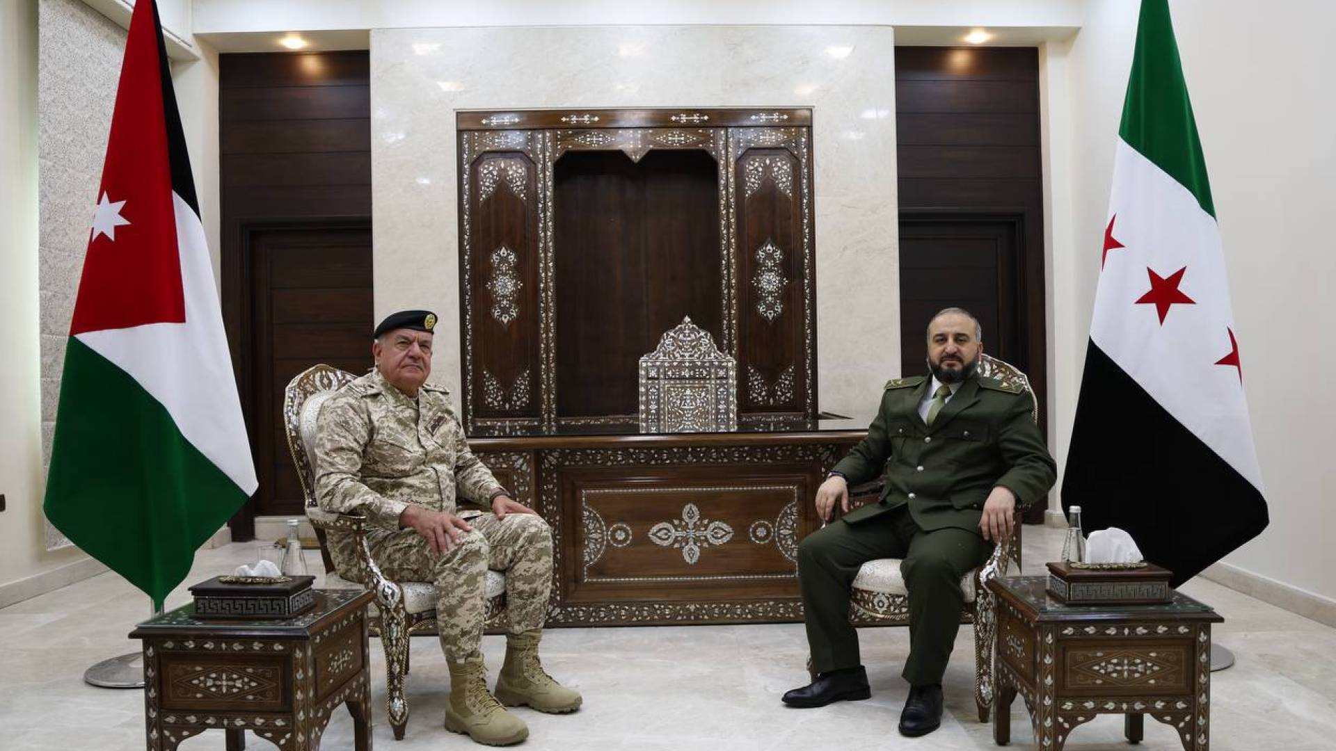 الحنيطي يبحث الأمن على الحدود مع وزير الدفاع السوري في دمشق