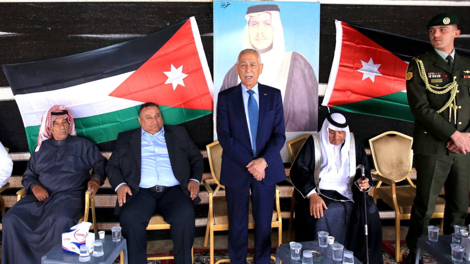 مندوبا عن الملك وولي العهد...العيسوي يعزي عشائر العيسى