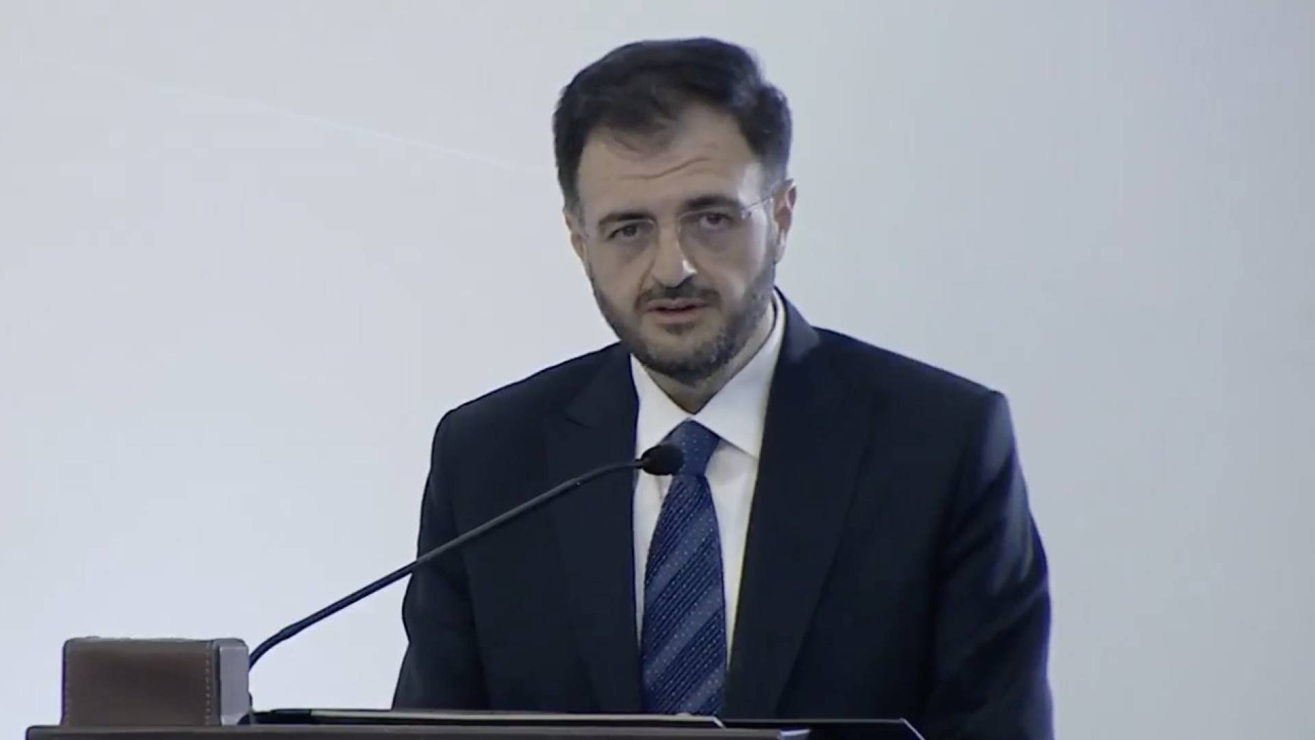 لسبب غير مألوف في سوريا.. وزير الاتصالات السوري يحصد تفاعلا واسعا عبر منصات التواصل الاجتماعي