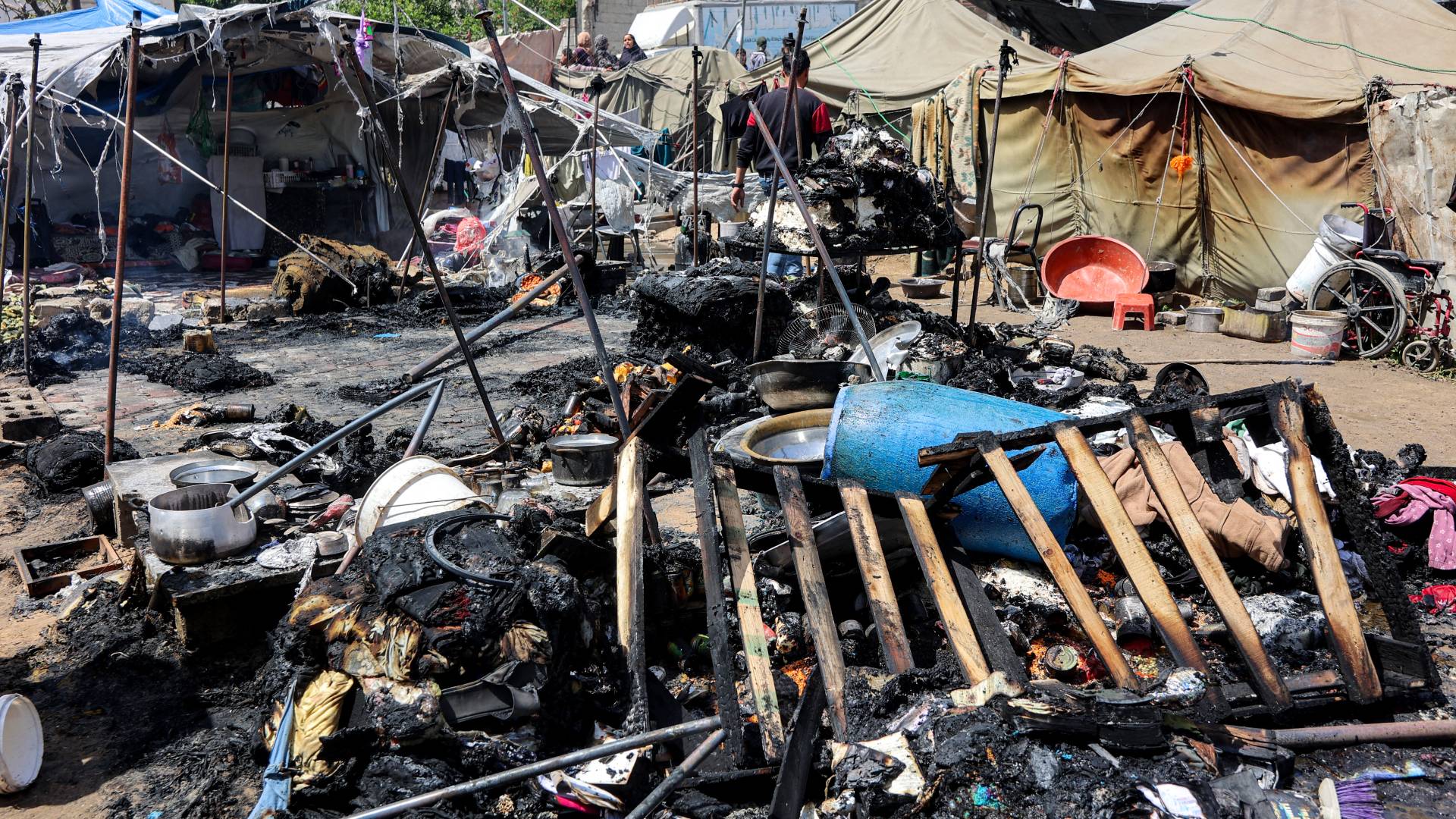 قصف خيام في قطاع غزة