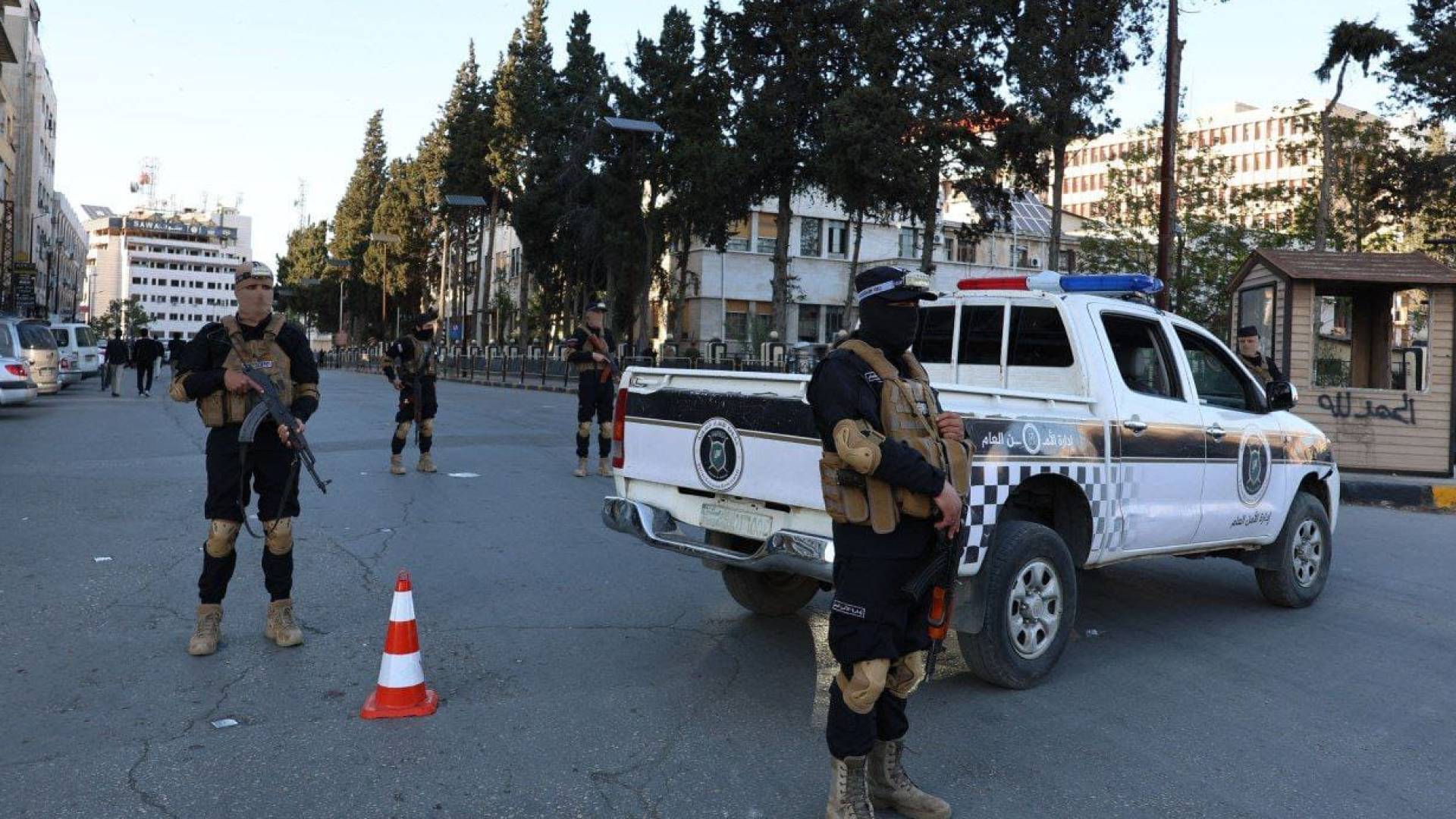 عناصر من الأمن السوري تنتشر في الشوارع