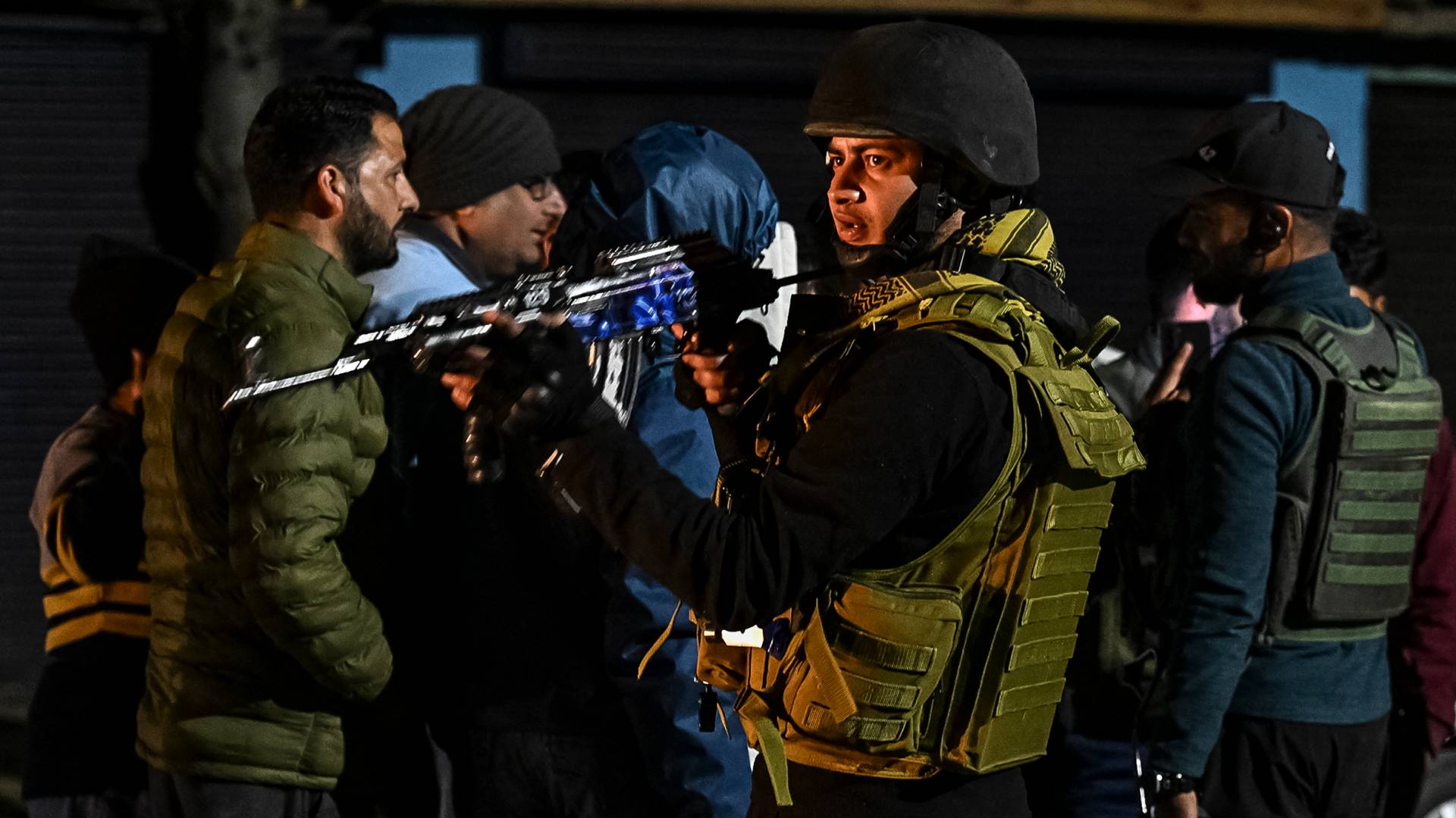 أفراد من الجيش الهندي على الحدود "أ ف ب"