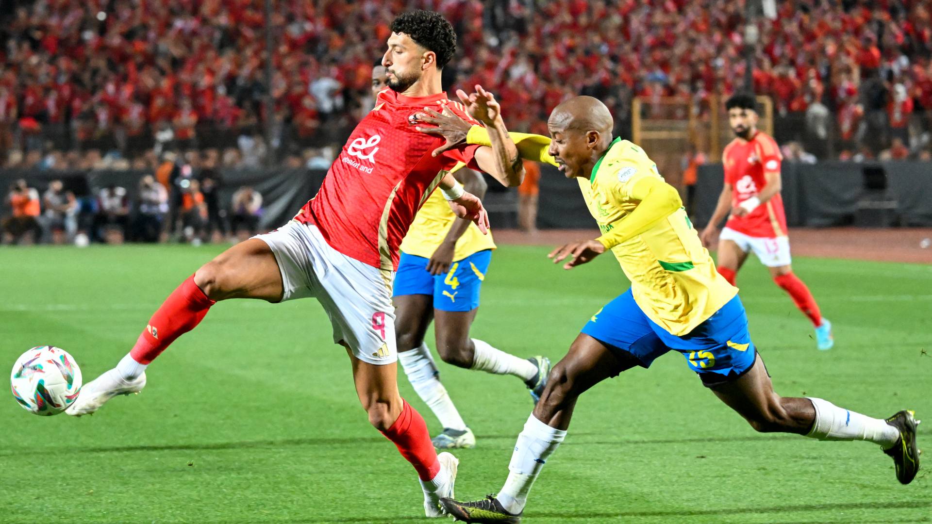 نجم الأهلي المصري وسام أبو علي من مواجهة صن داونز