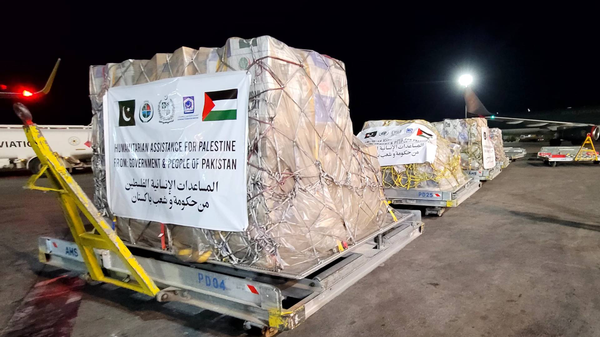 القوات المسلحة تتسلم مستلزمات طبية من منظمة الخدمات "فاونديشن" الباكستانية لصالح المرضى والمصابين في قطاع غزة