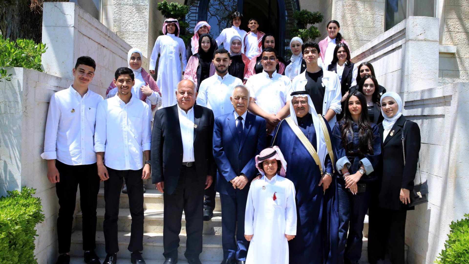 العيسوي يلتقي وفدا من أكاديمية القادة الدولية