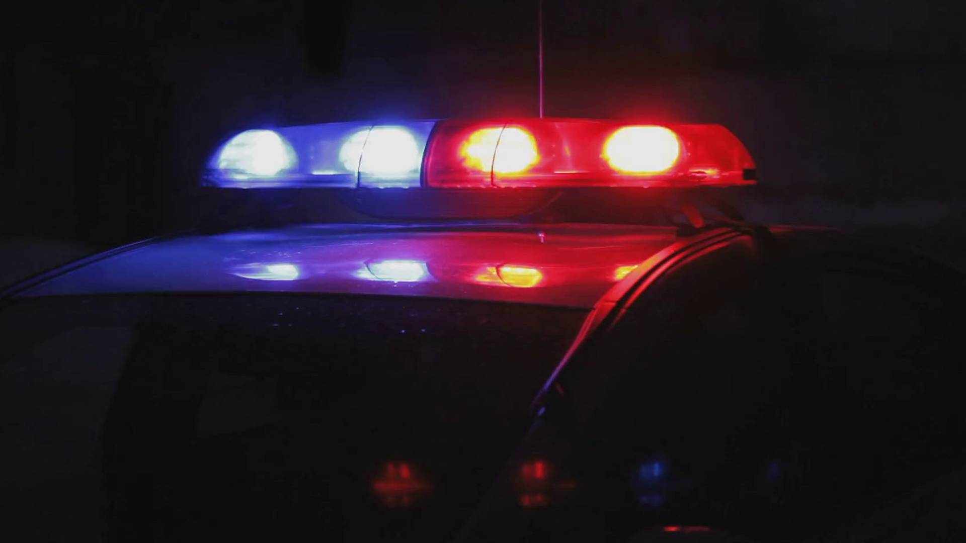 أب يسكب البنزين على أفراد أسرته بهدف حرقهم في العراق والشرطة تتدخل باللحظة المناسبة