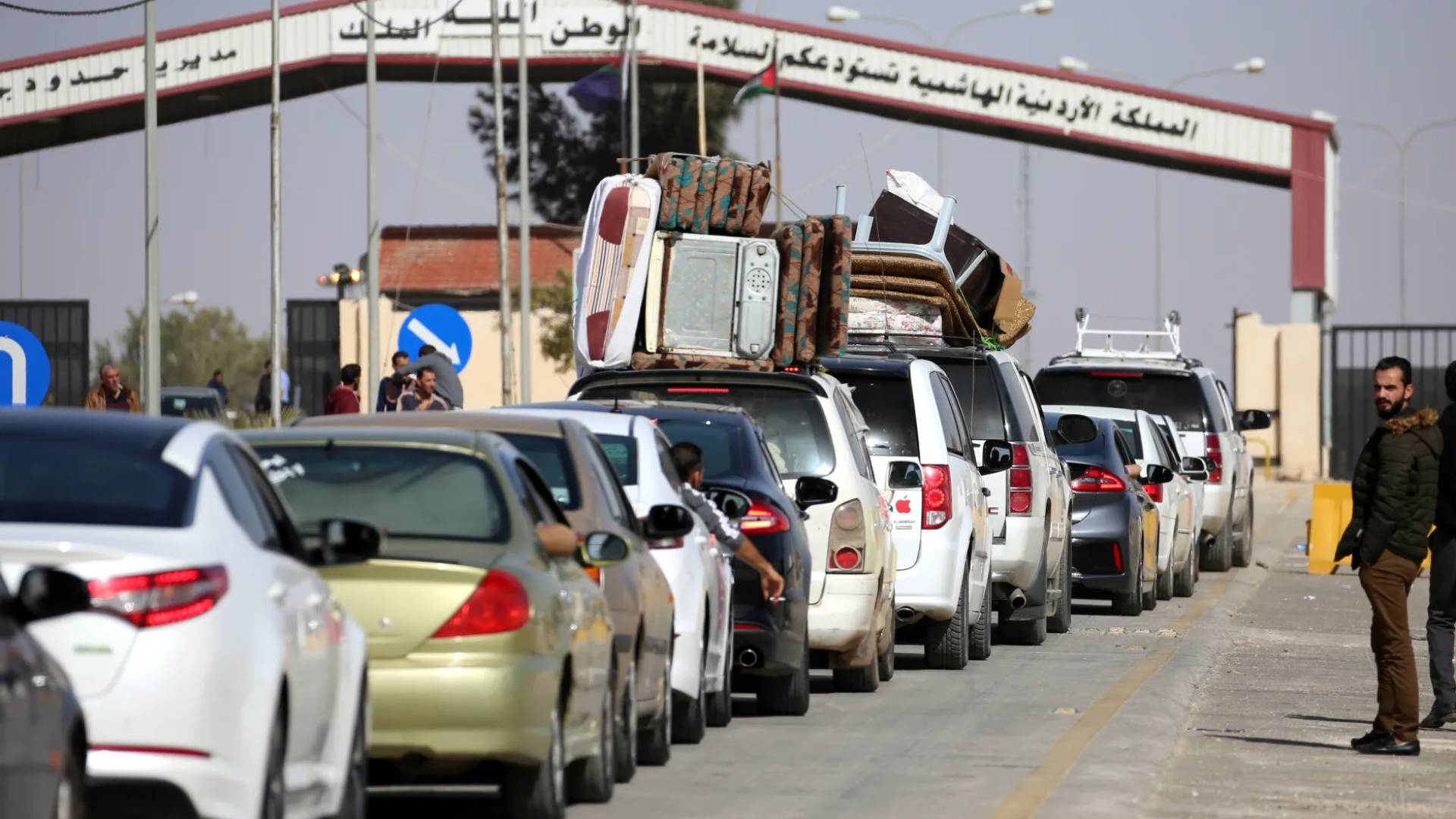 مغادرة سيارات من الأردن الى سوريا