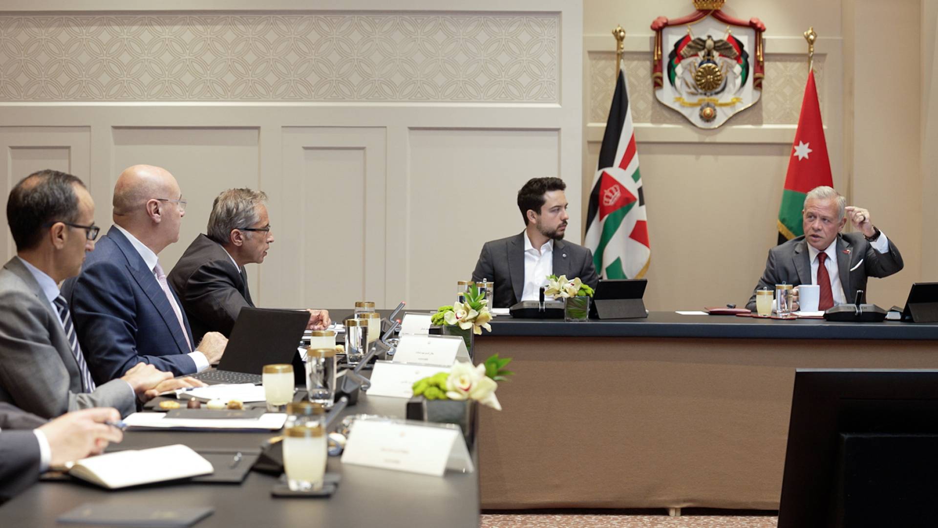 الملك يجتمع لمتابعة البرنامج التنفيذي لرؤية التحديث الاقتصادي