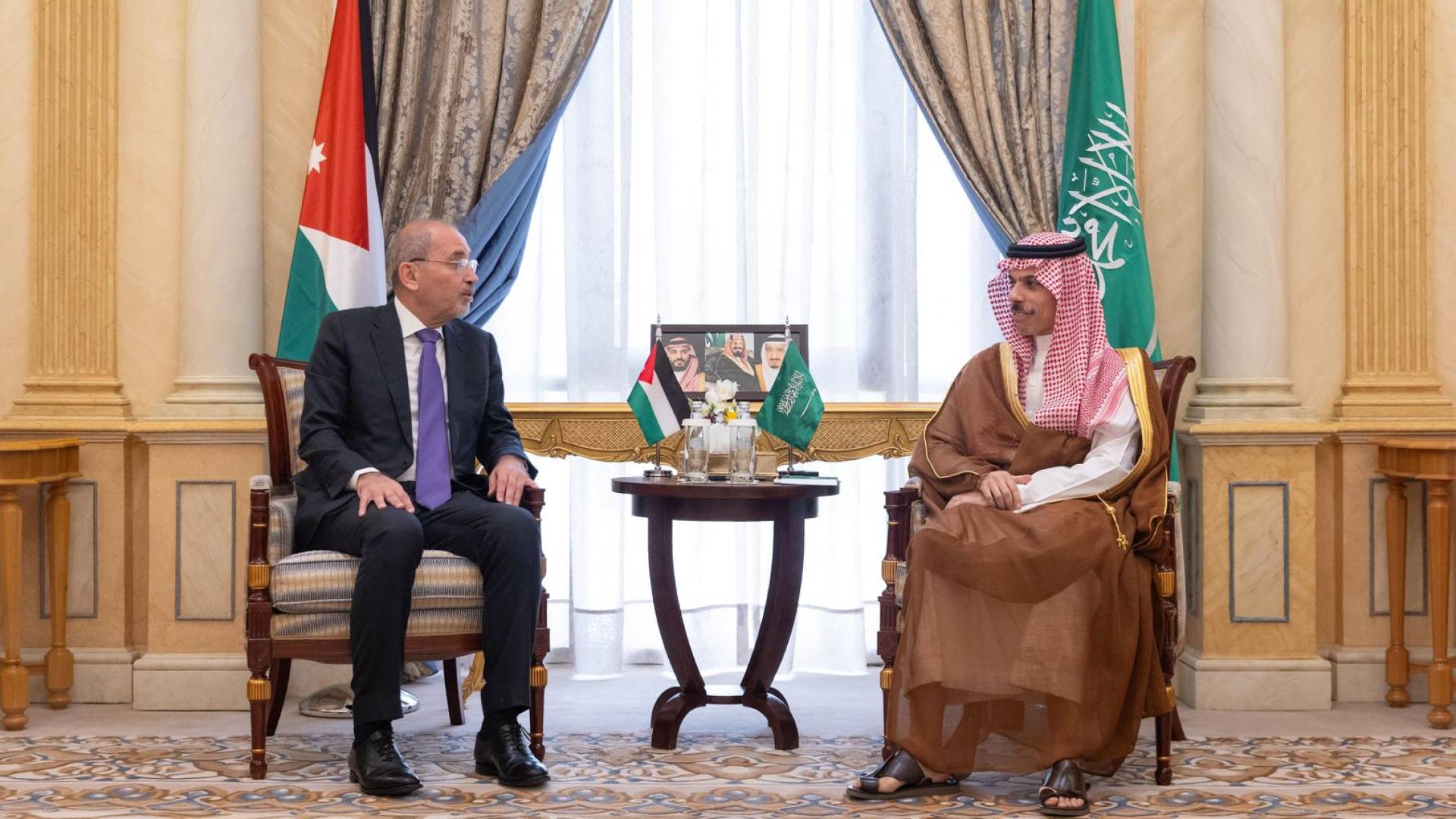 الصفدي ووزير الخارجية السعودي يبحثان الأوضاع الإقليمية والدولية بمقدمها القضية الفلسطينية