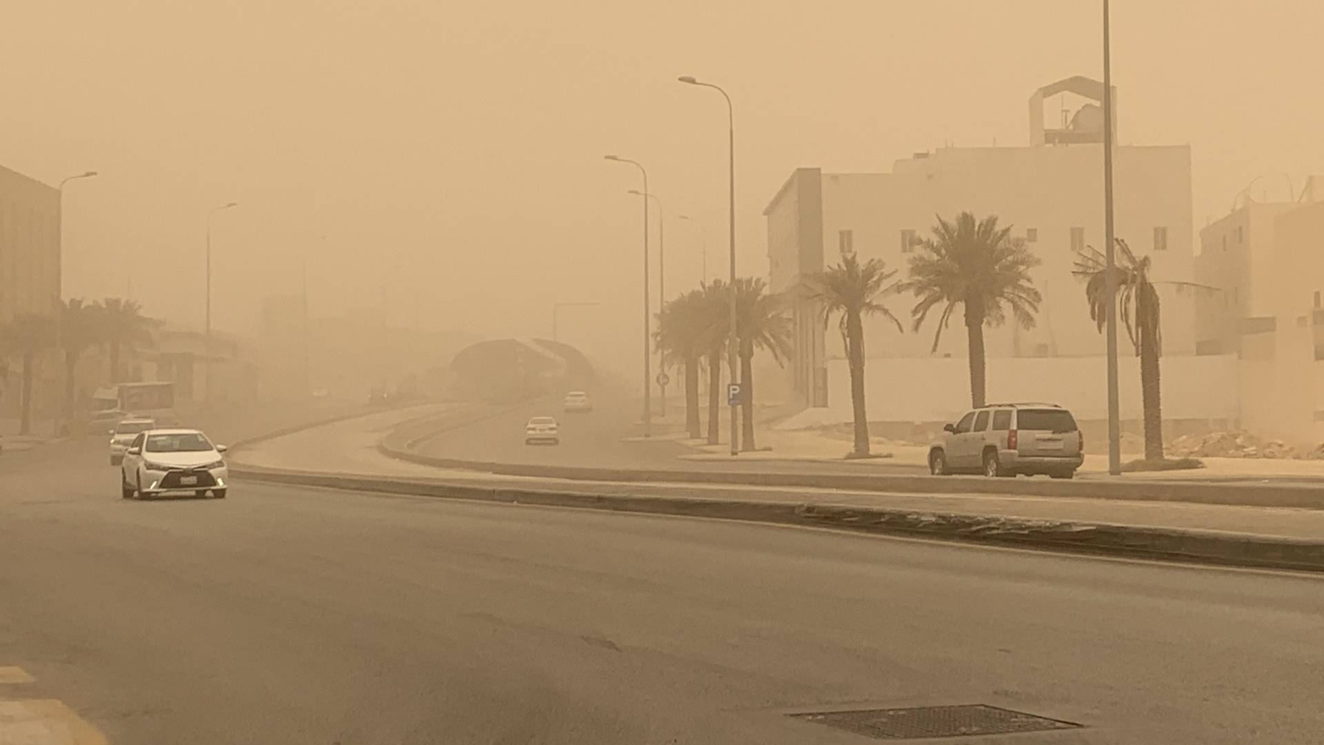 أجواء خماسينية - تعبيرية