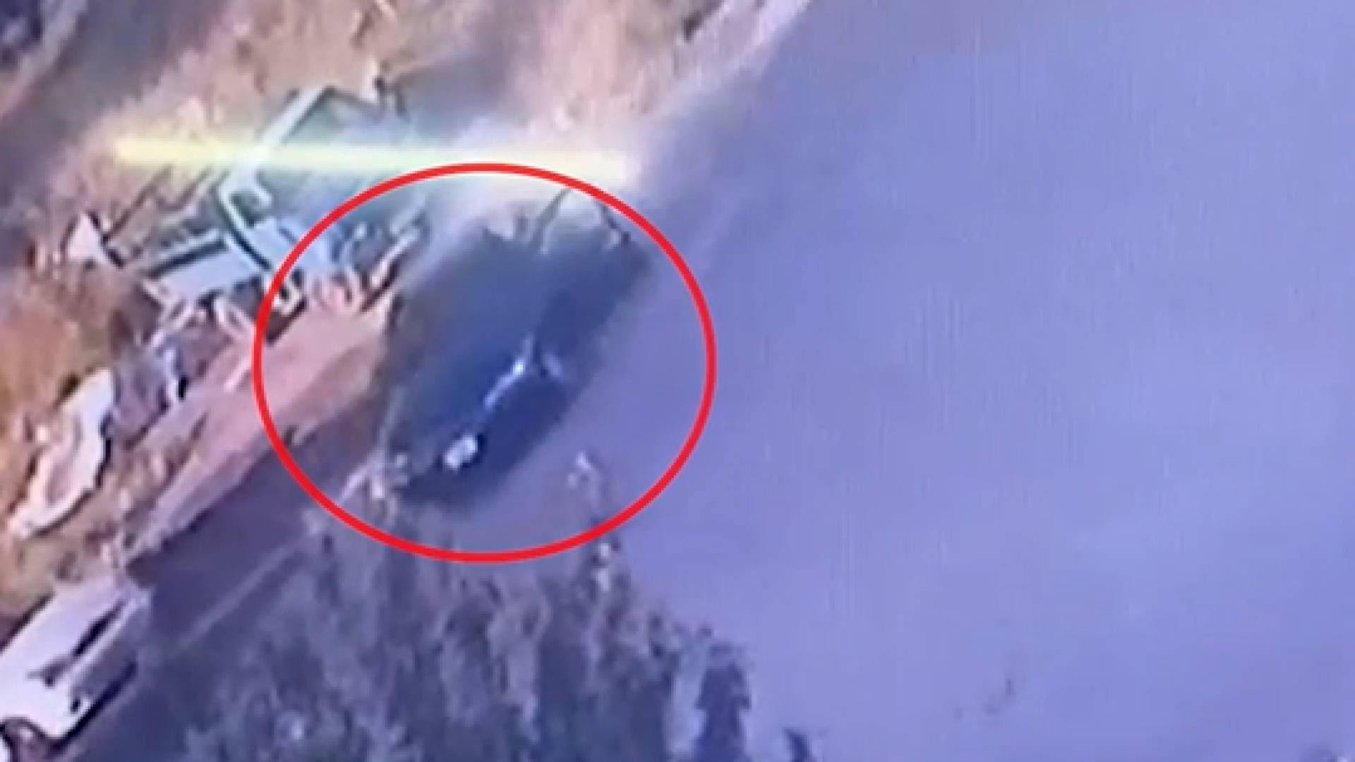 تدهور مركبة في منطقة البيادر بالعاصمة عمان