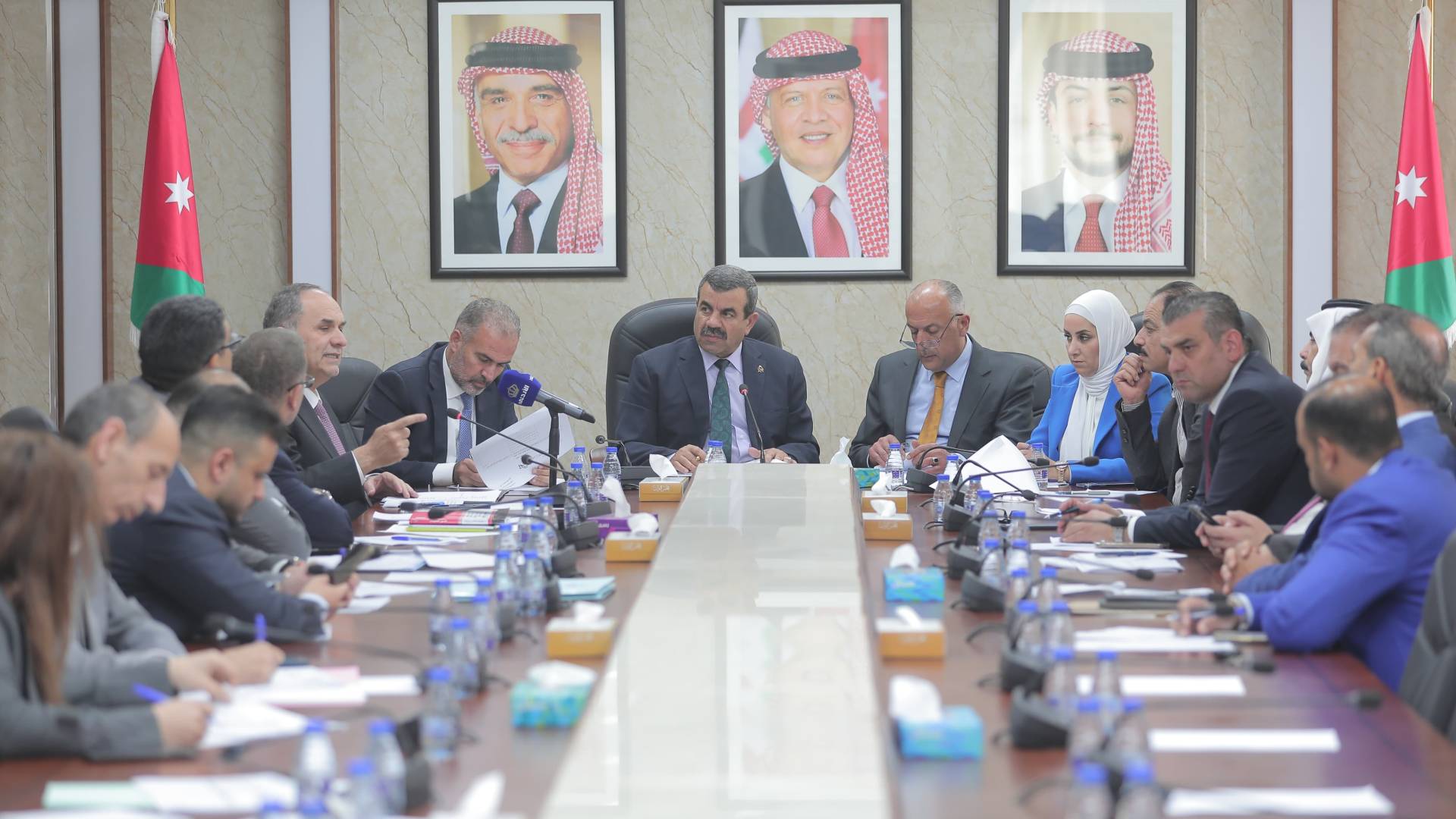 لقاء اللجنة القانونية النيابية