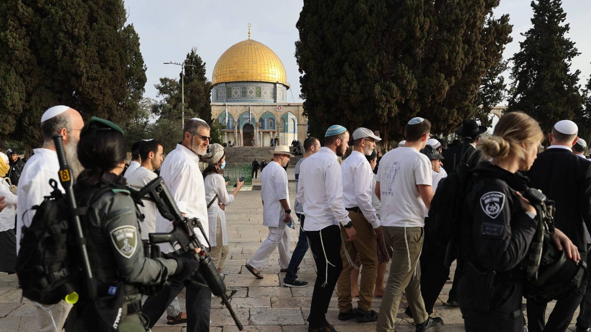 مستوطنون يقتحمون باحات المسجد الأقصى