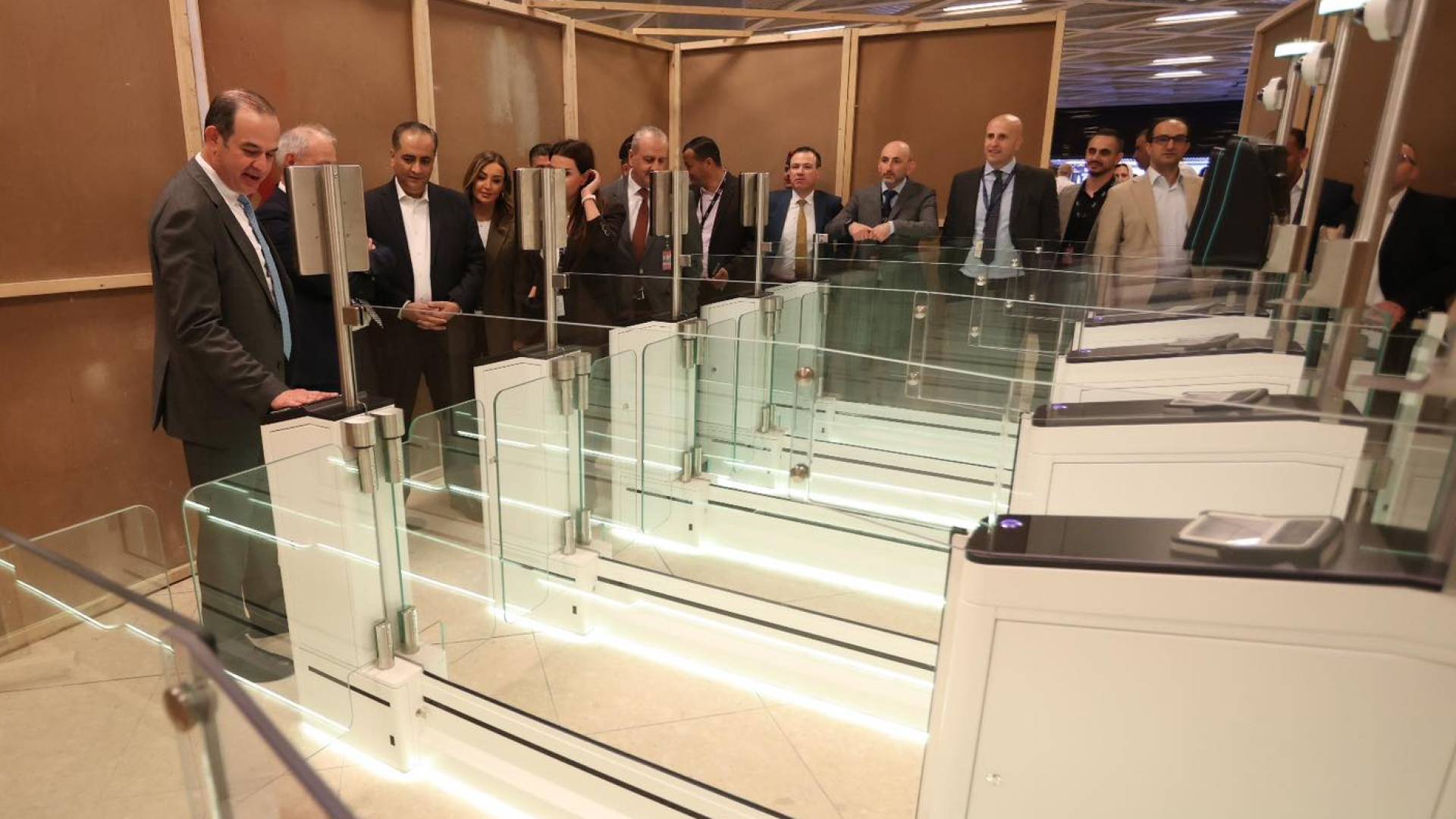 البوابات الذكية التي تم تركيبها في مطار الملكة علياء الدولي