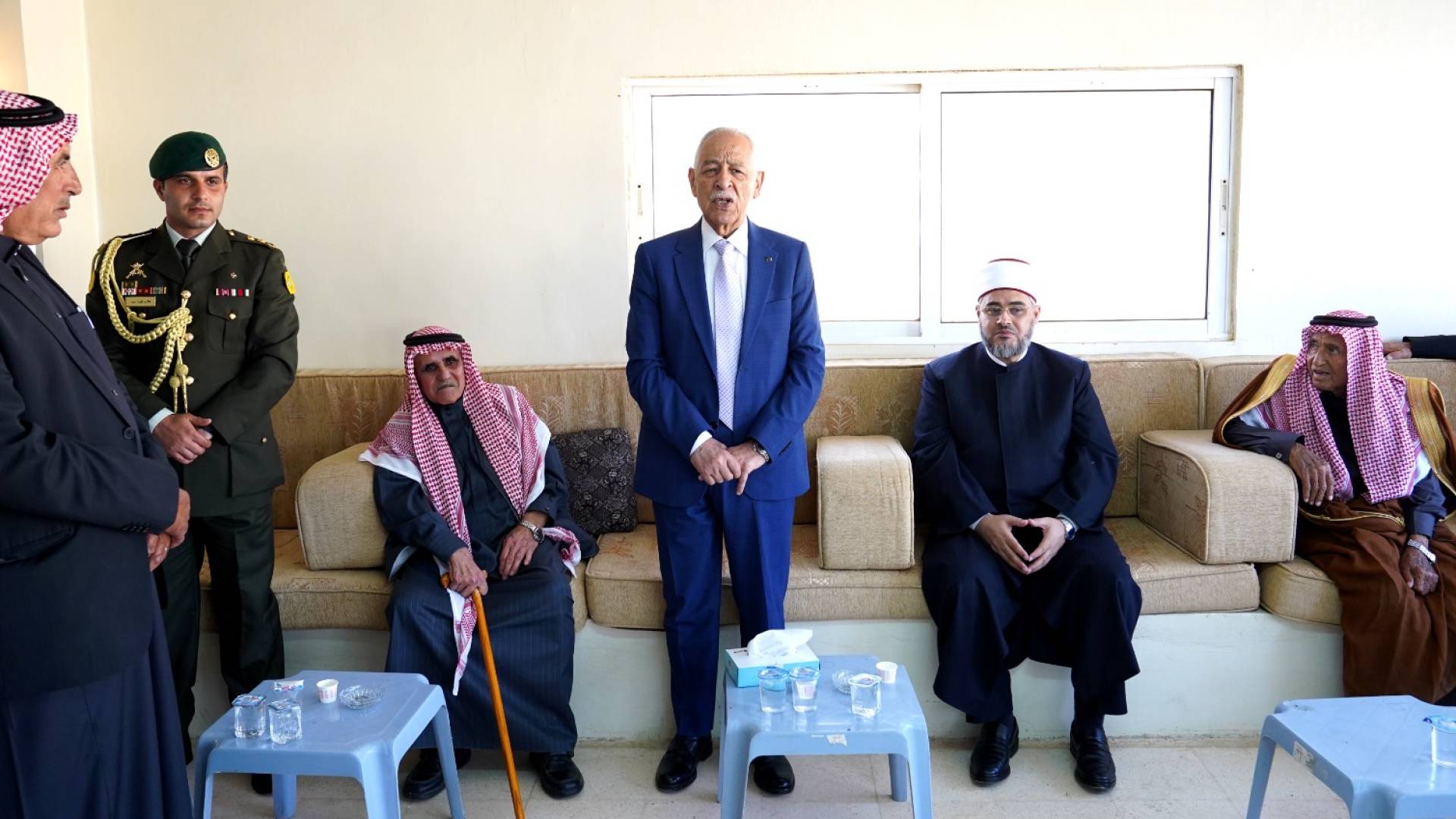 رئيس الديوان الملكي خلال تقديمه واجب العزاء