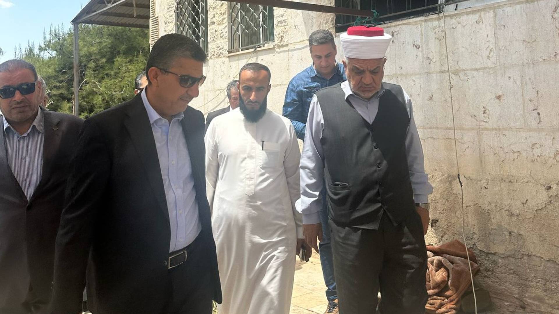 وزير الأوقاف يعزي بوفاة 4 أشقاء في حريق سكن تابع لأحد المساجد في عمان - صور وفيديو