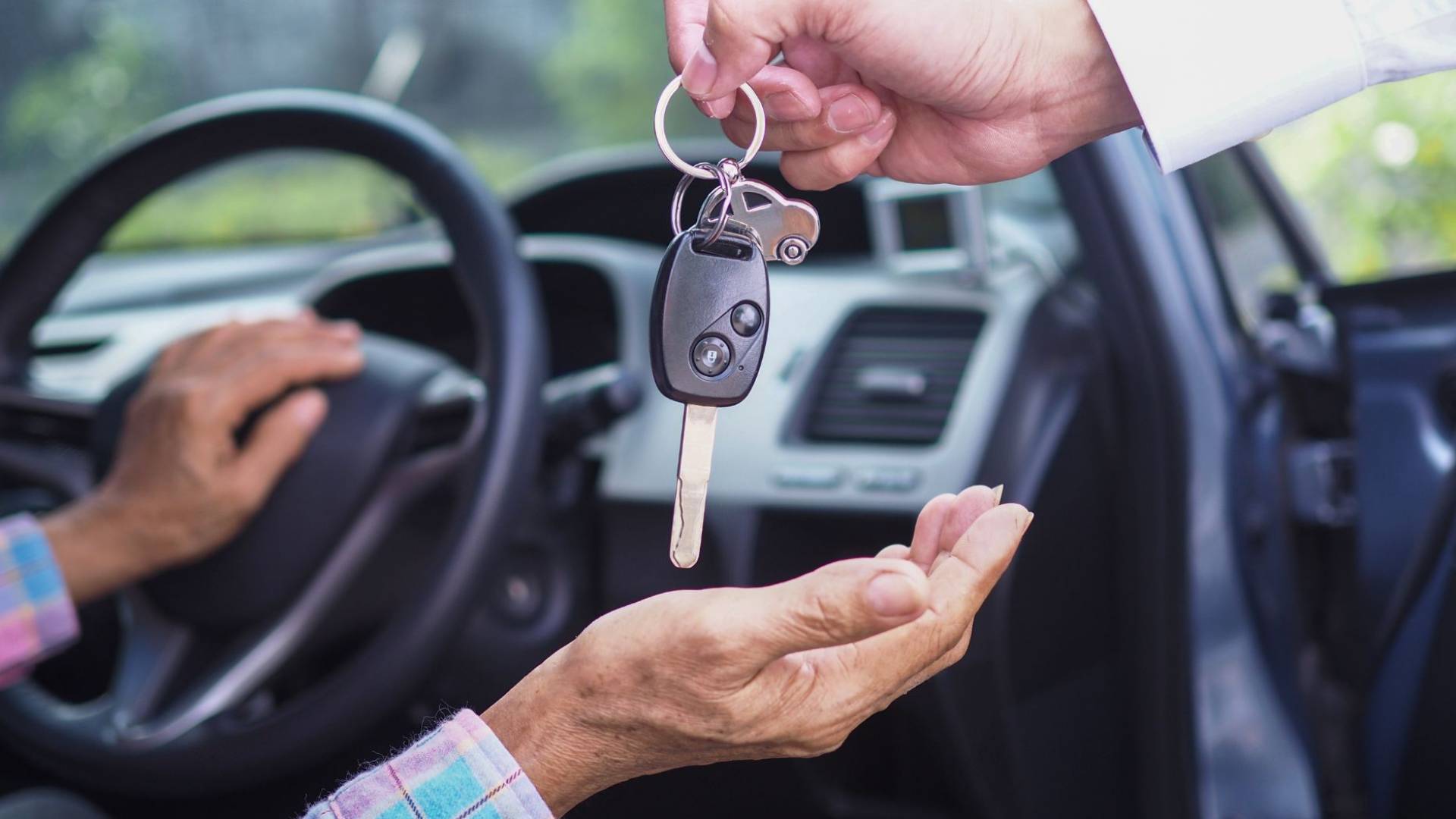 صورة تعبر عن استئجار مركبات