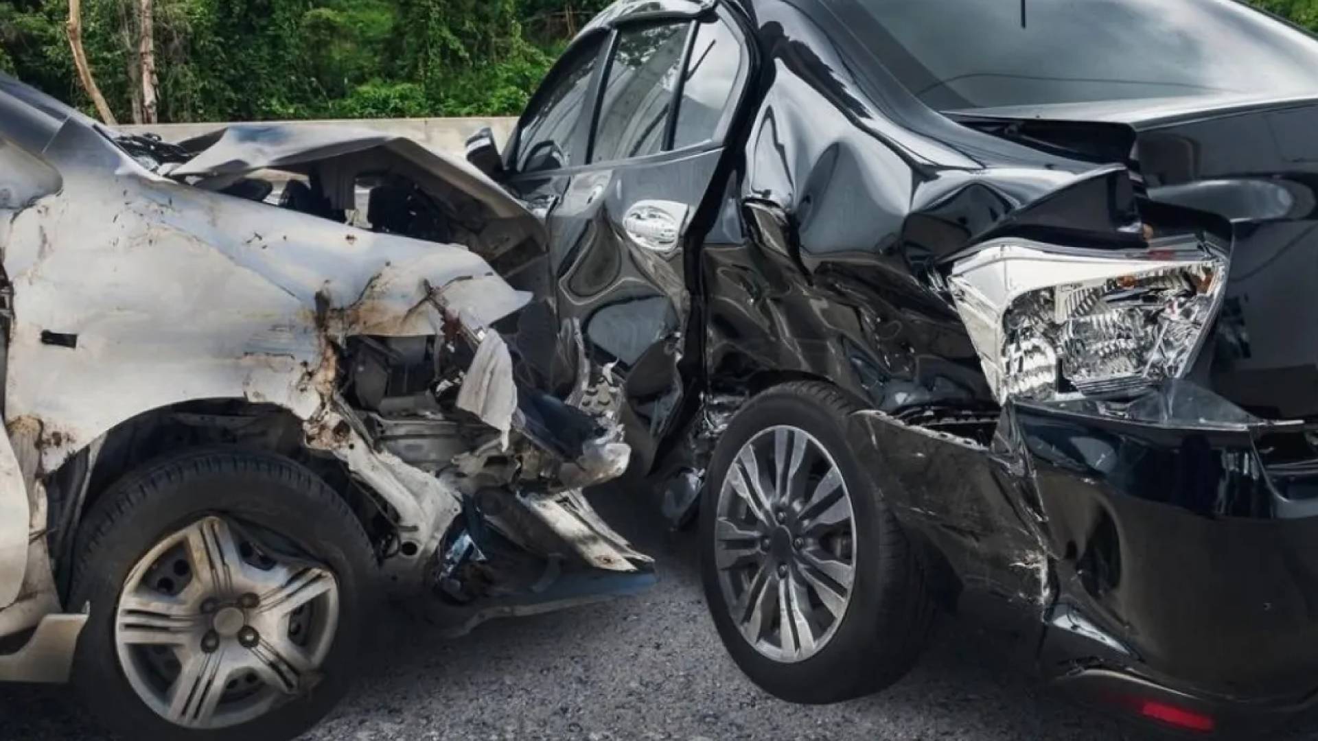 كثافة مرورية على طريق سلحوب باتجاه عمان إثر حادث بين ثلاث مركبات