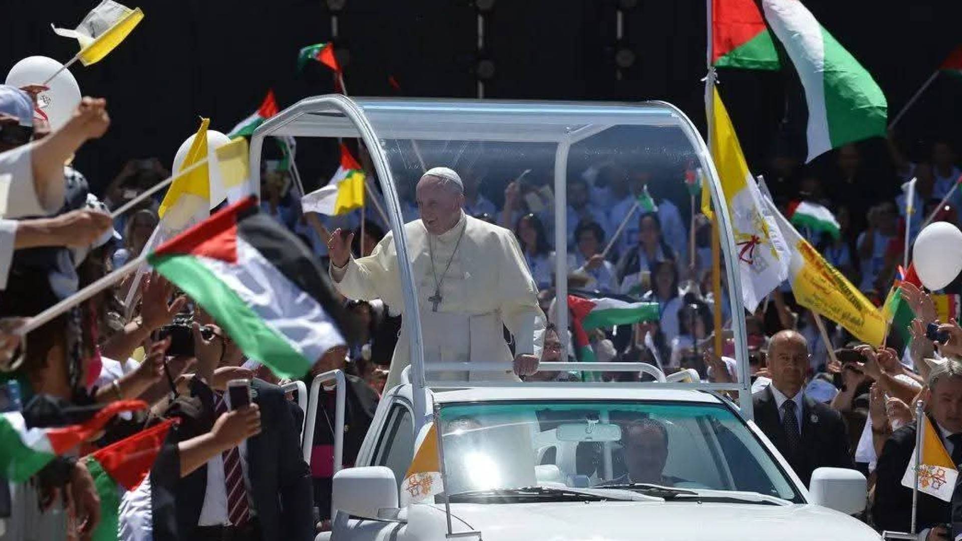 تحويل سيارة البابا فرنسيس إلى عيادة صحية لأطفال غزة تنفيذا لإحدى وصاياه