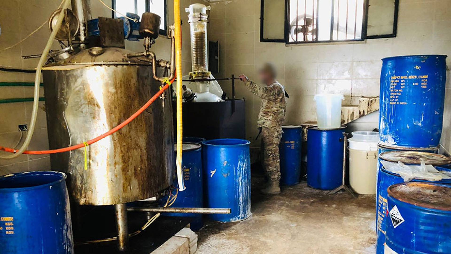 ضبط مصنع  لتصنيع حبوب الكبتاغون بمنطقة حرف السماقة – الهرمل