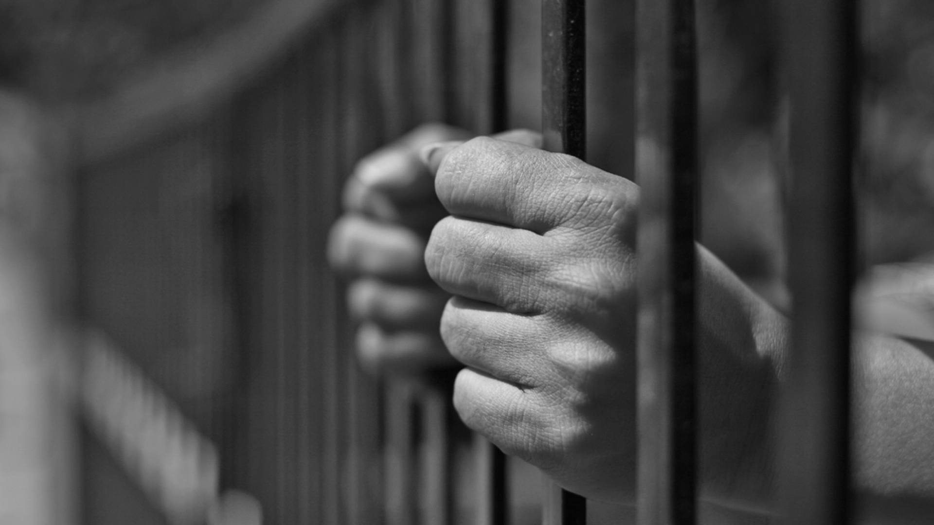 وزير الداخلية يوعز بالإفراج عن 390 موقوفا إداريا