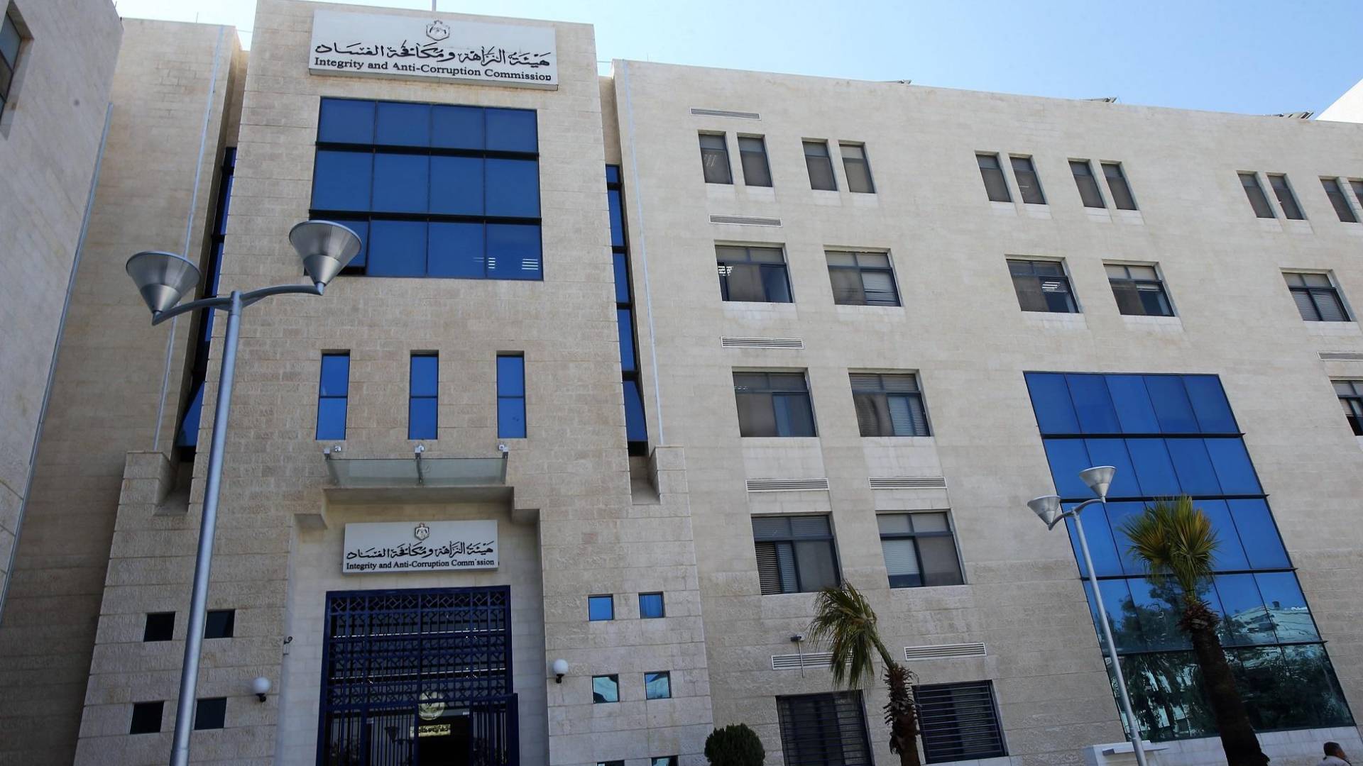 توقيف 3 موظفين من هيئة تنظيم قطاع الطاقة بتهمة استثمار الوظيفة