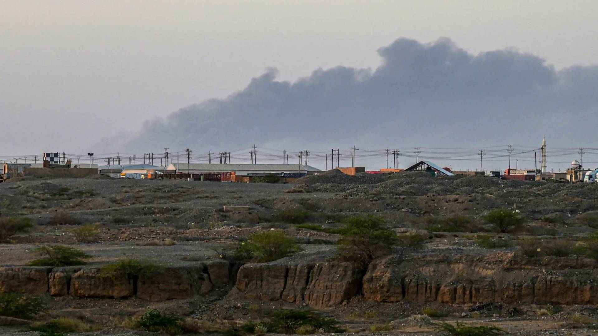 استهداف المرافق الحيوية والمنشآت المدنية في السودان
