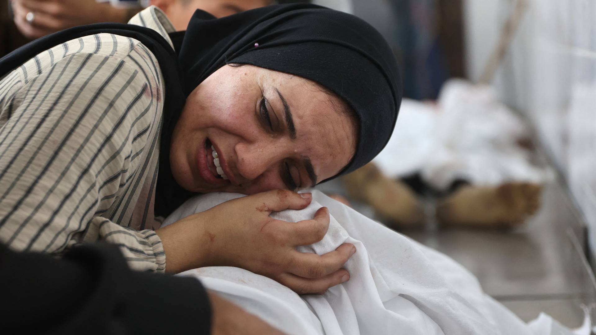 الحزن على الشهداء في غزة