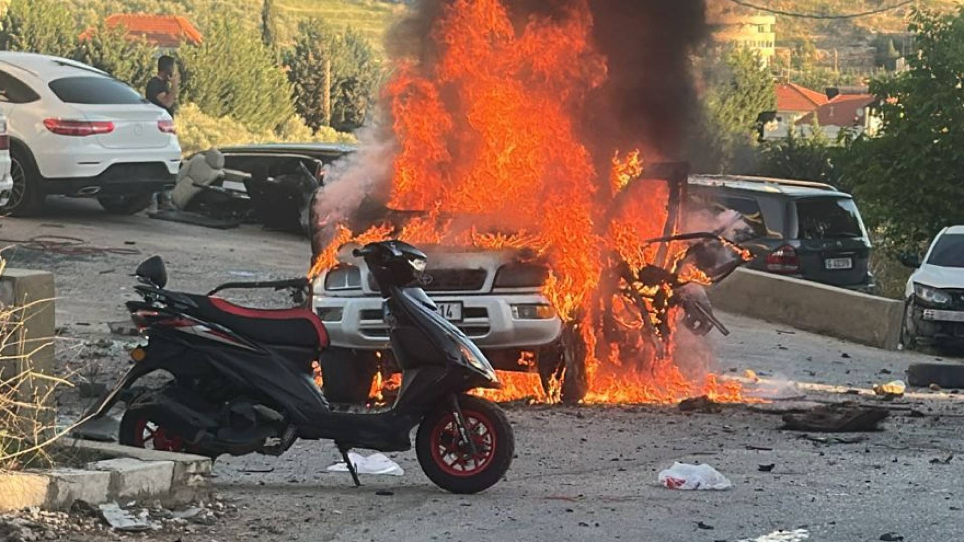 الاحتلال يقصف مركبة في غارة جوية على بلدة كفررمان جنوب لبنان