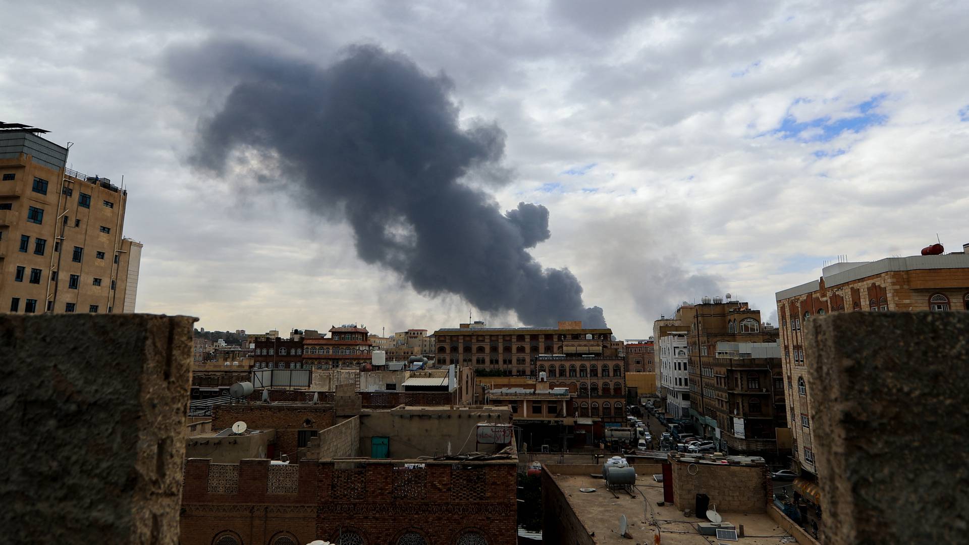 الاحتلال يستهدف صنعاء