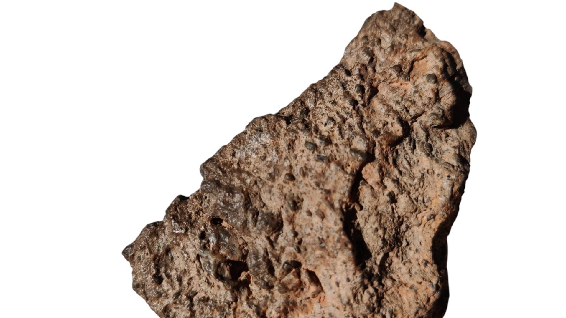 أول نيزك قمري في الأردن