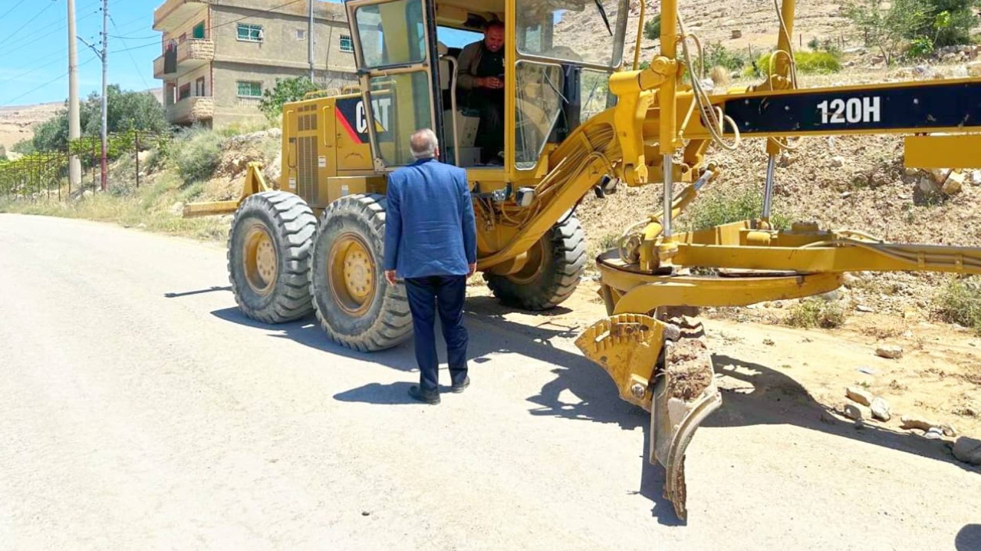 وزير الأشغال العامة يتفقد بلدة العراق في لواء المزار الجنوبي بمحافظة الكرك بع السيول