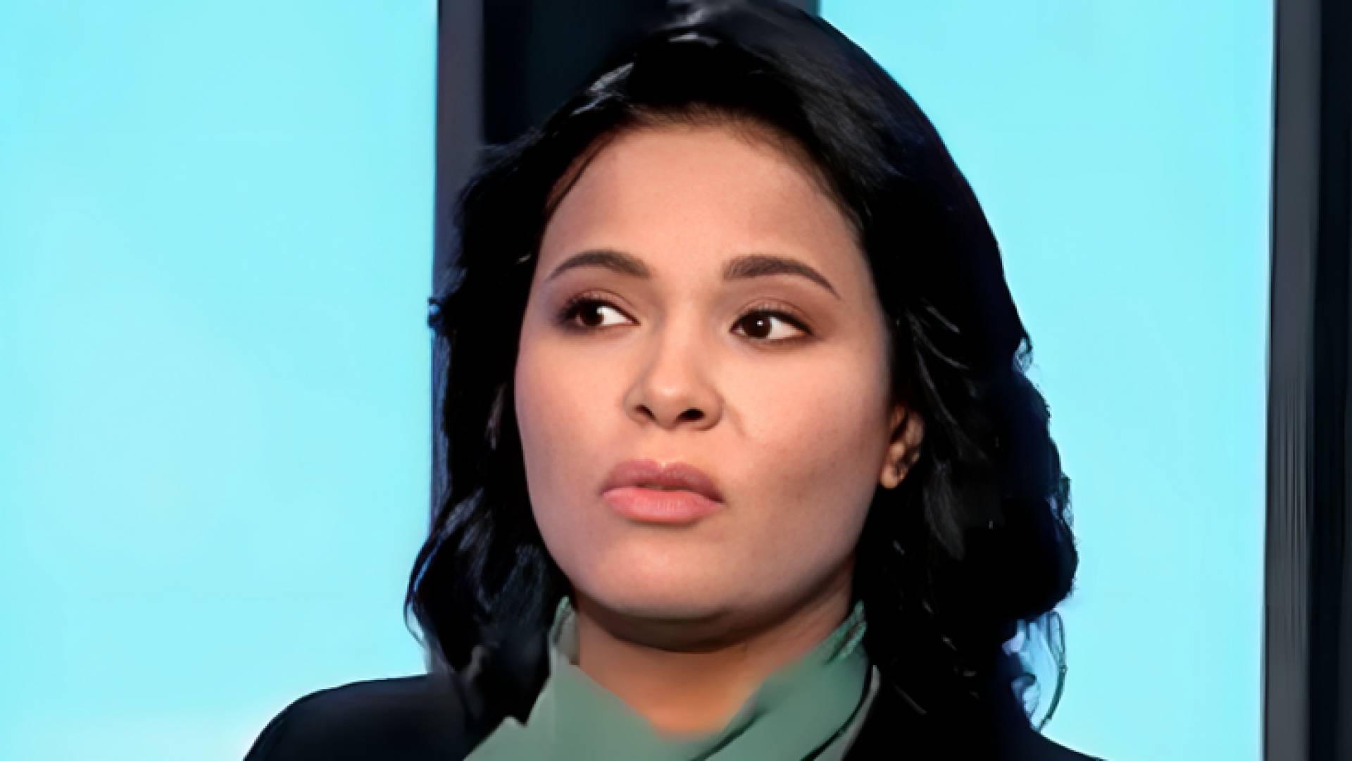 الإعلامية الليبية حنان المقوب